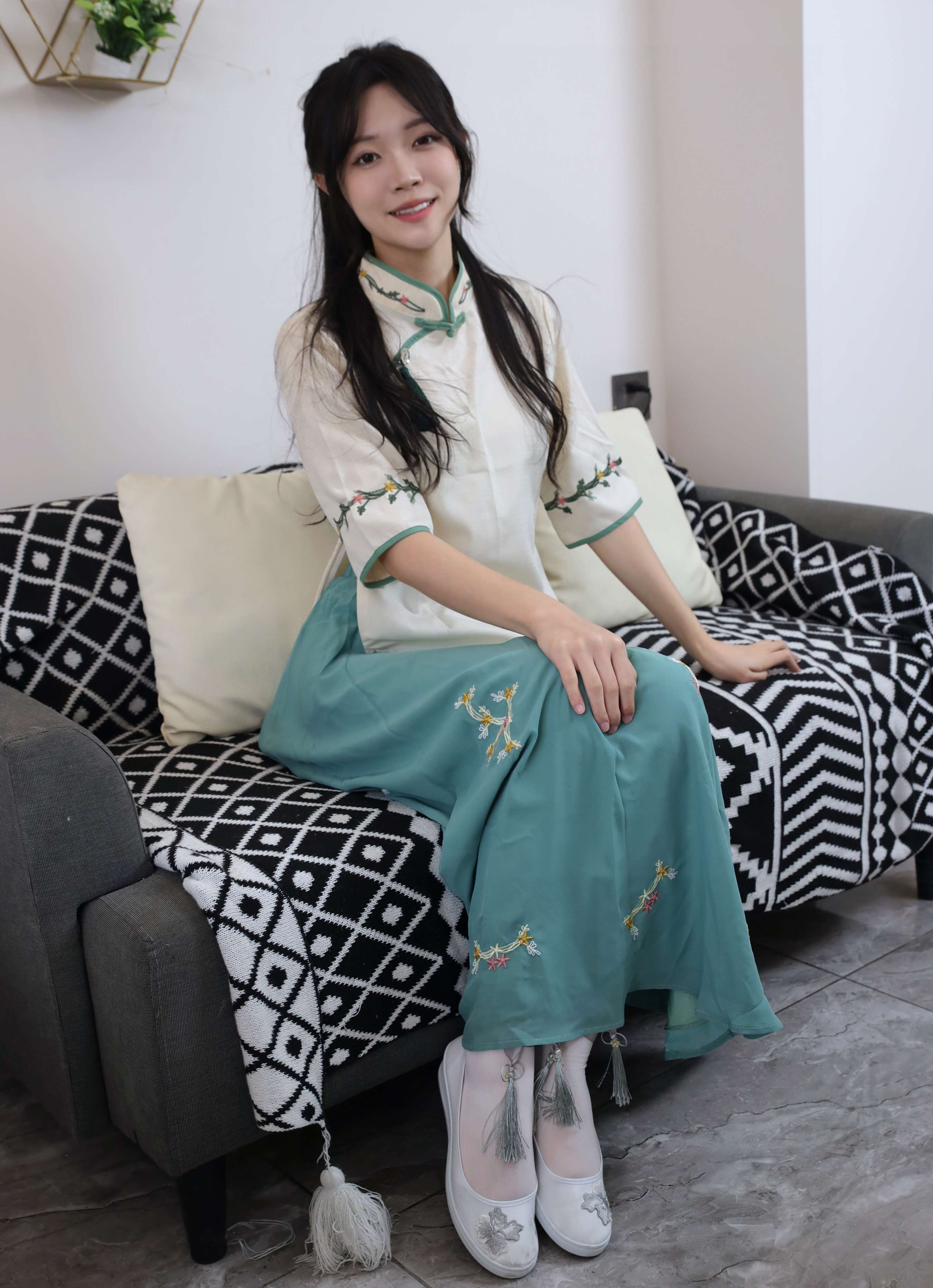 《少女汉服棉袜の嫩足》作品图