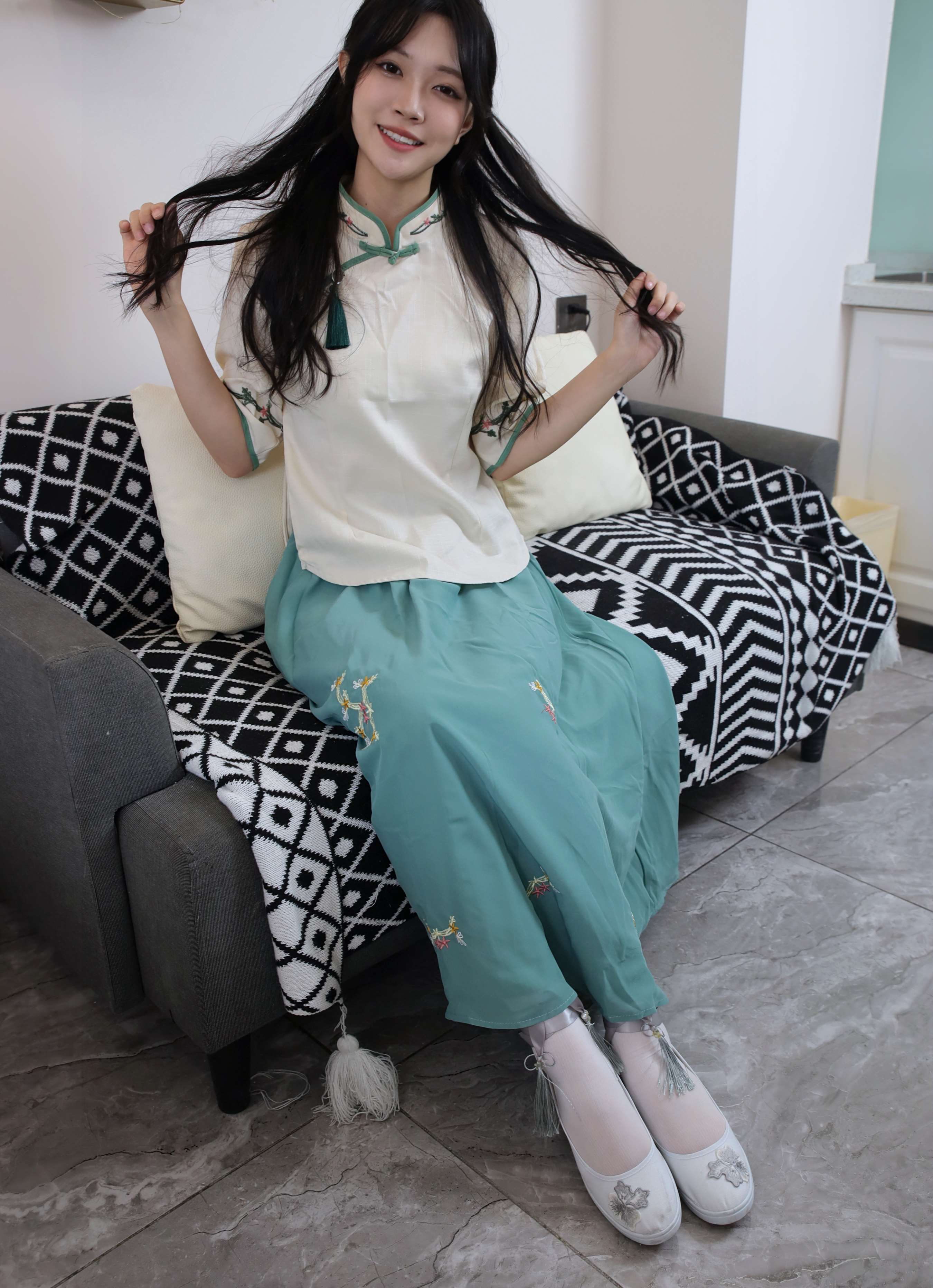 《少女汉服棉袜の嫩足》作品图