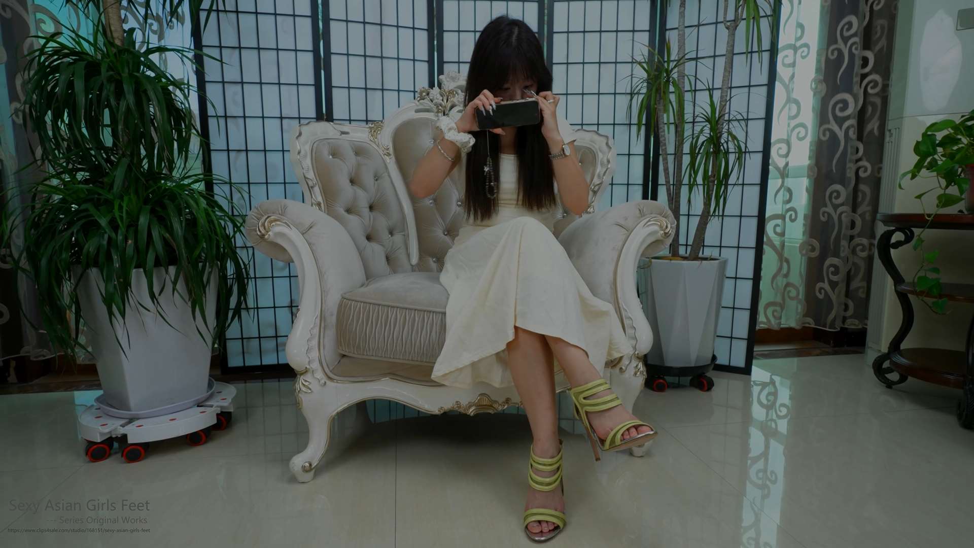 《[寄卖视频]A&F-玛丽展示她性感的36码小脚》作品图