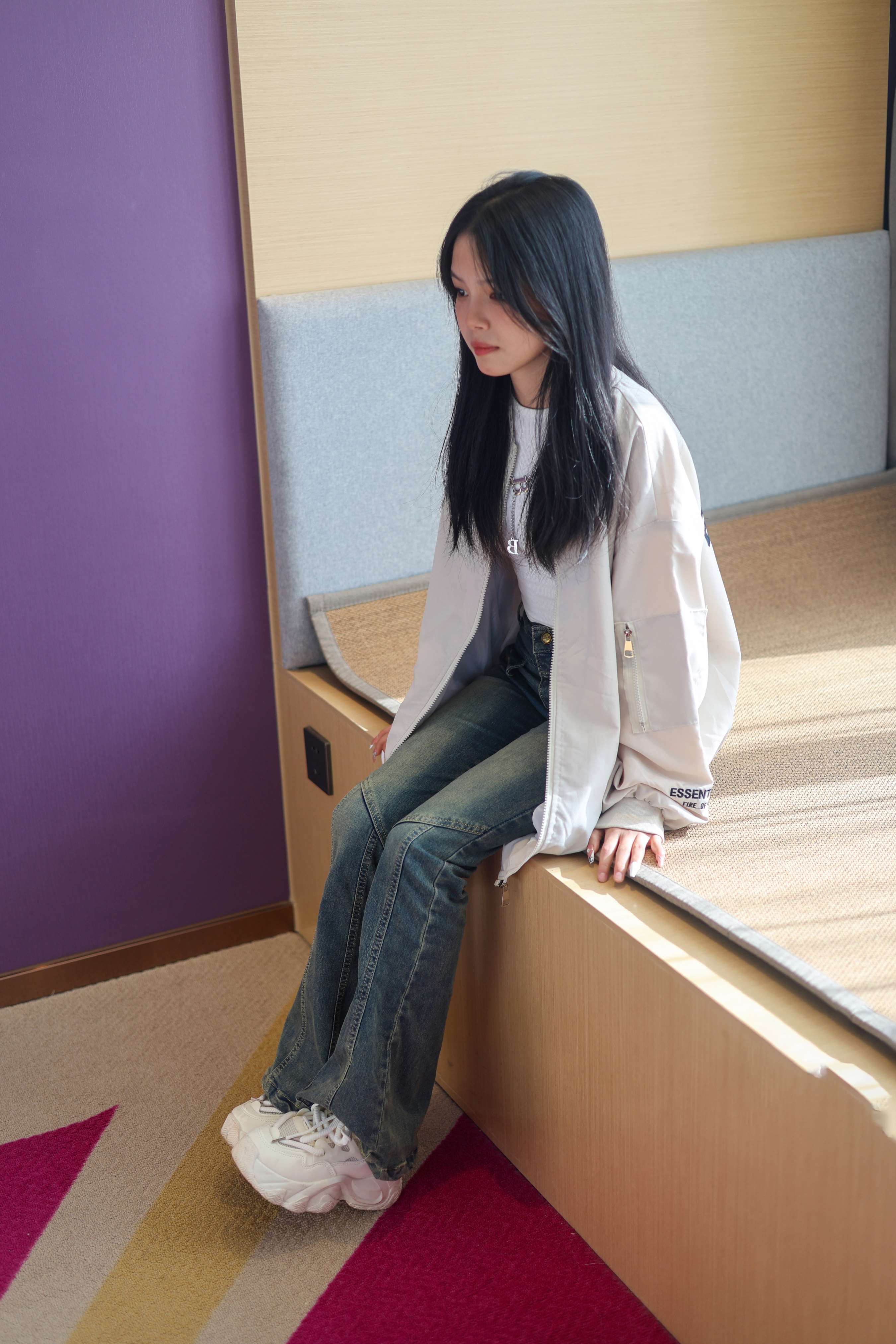 《牛仔少女咖色袜の裸足》作品图