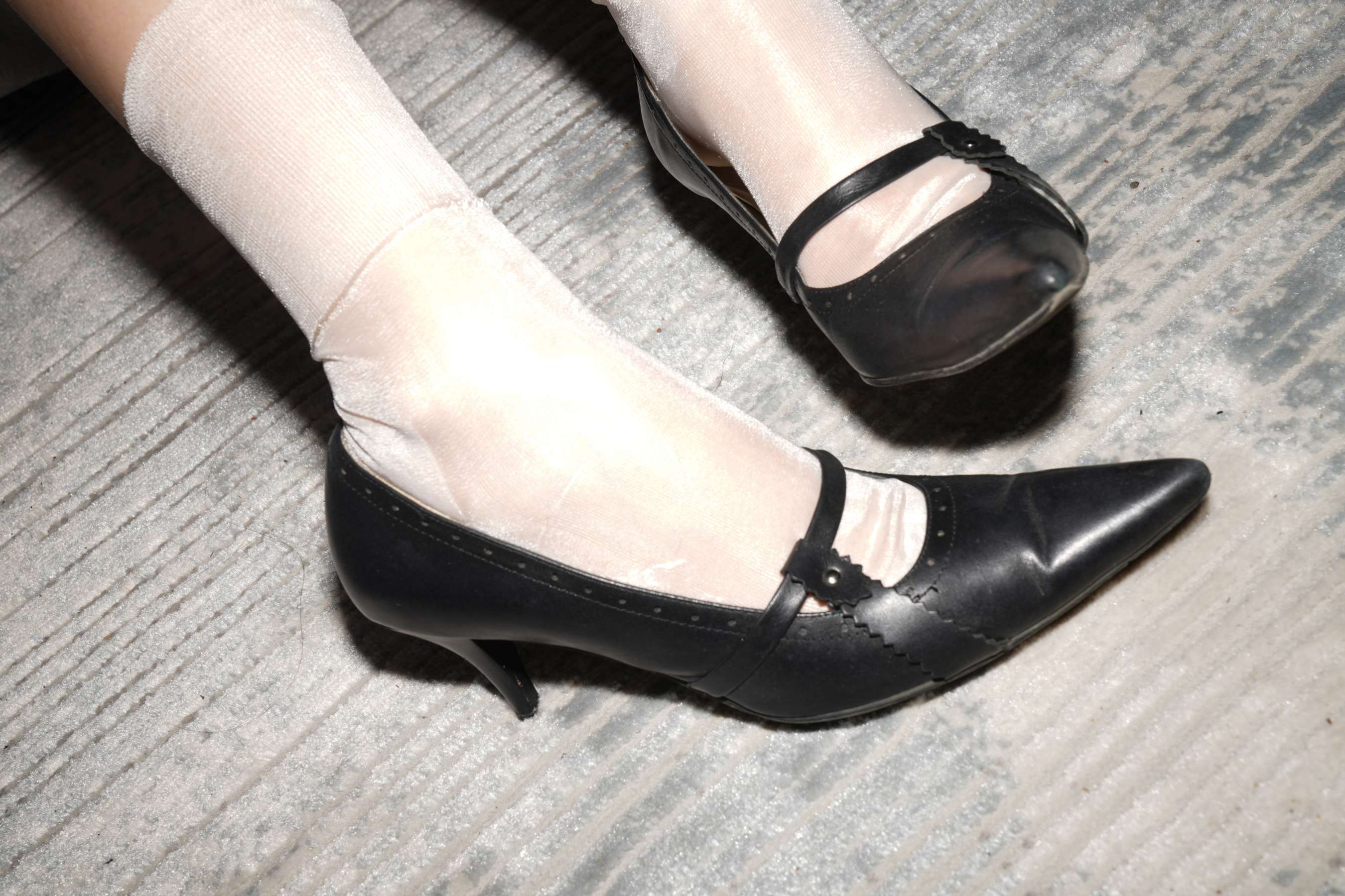 《Anne的诱人锦纶白丝戏高跟不易见到啊》作品图