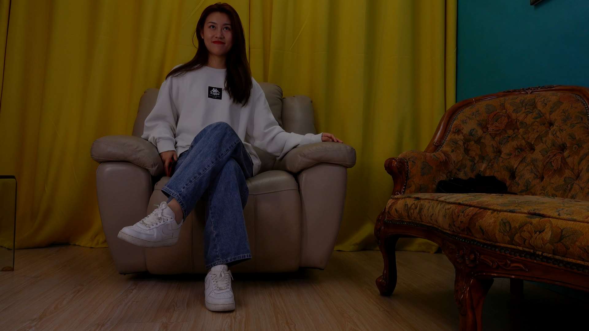 《[寄卖视频]-A&F-李霞-展示她性感的大肥脚》作品图