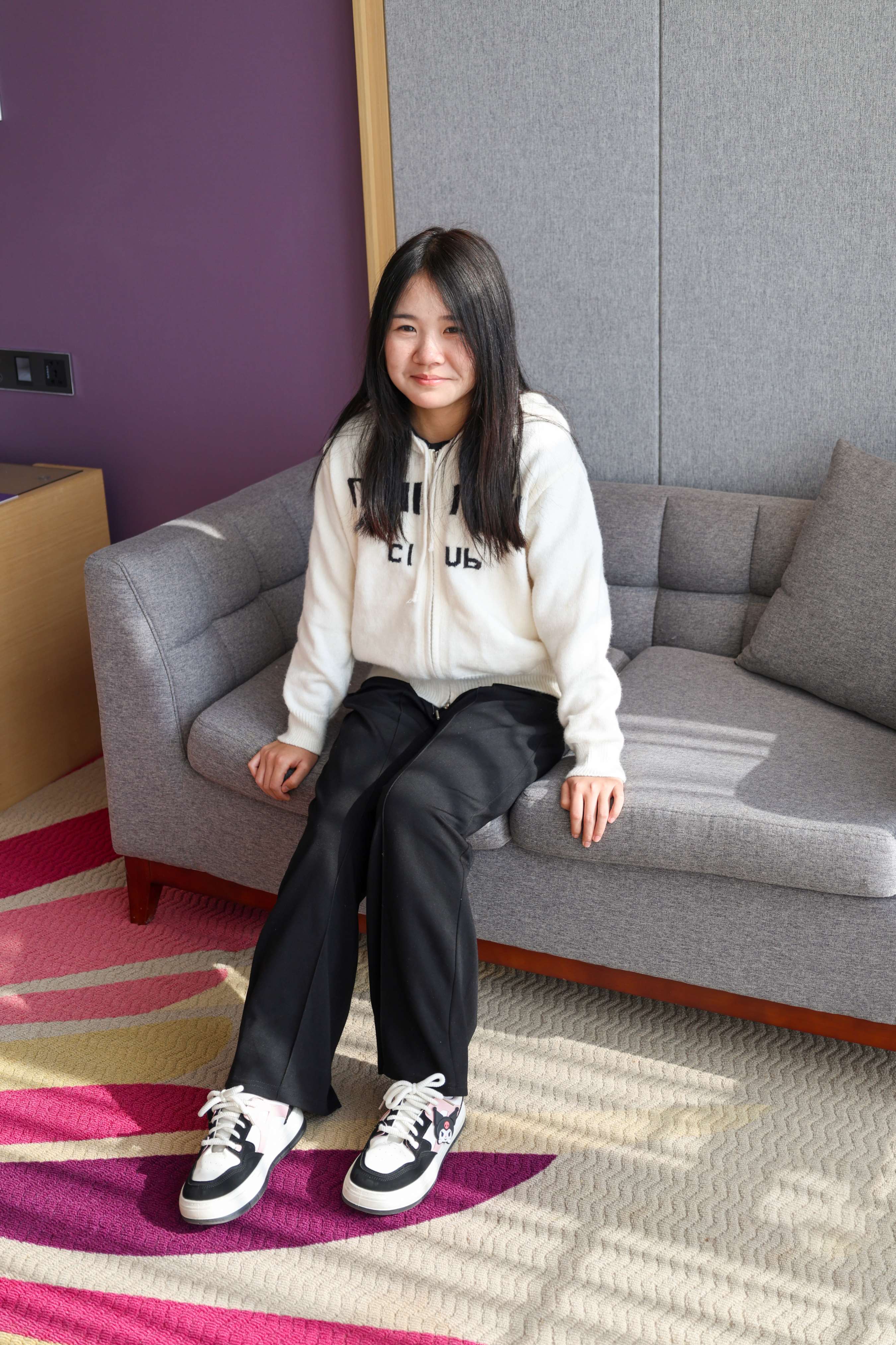 《少女板鞋白棉袜》作品图