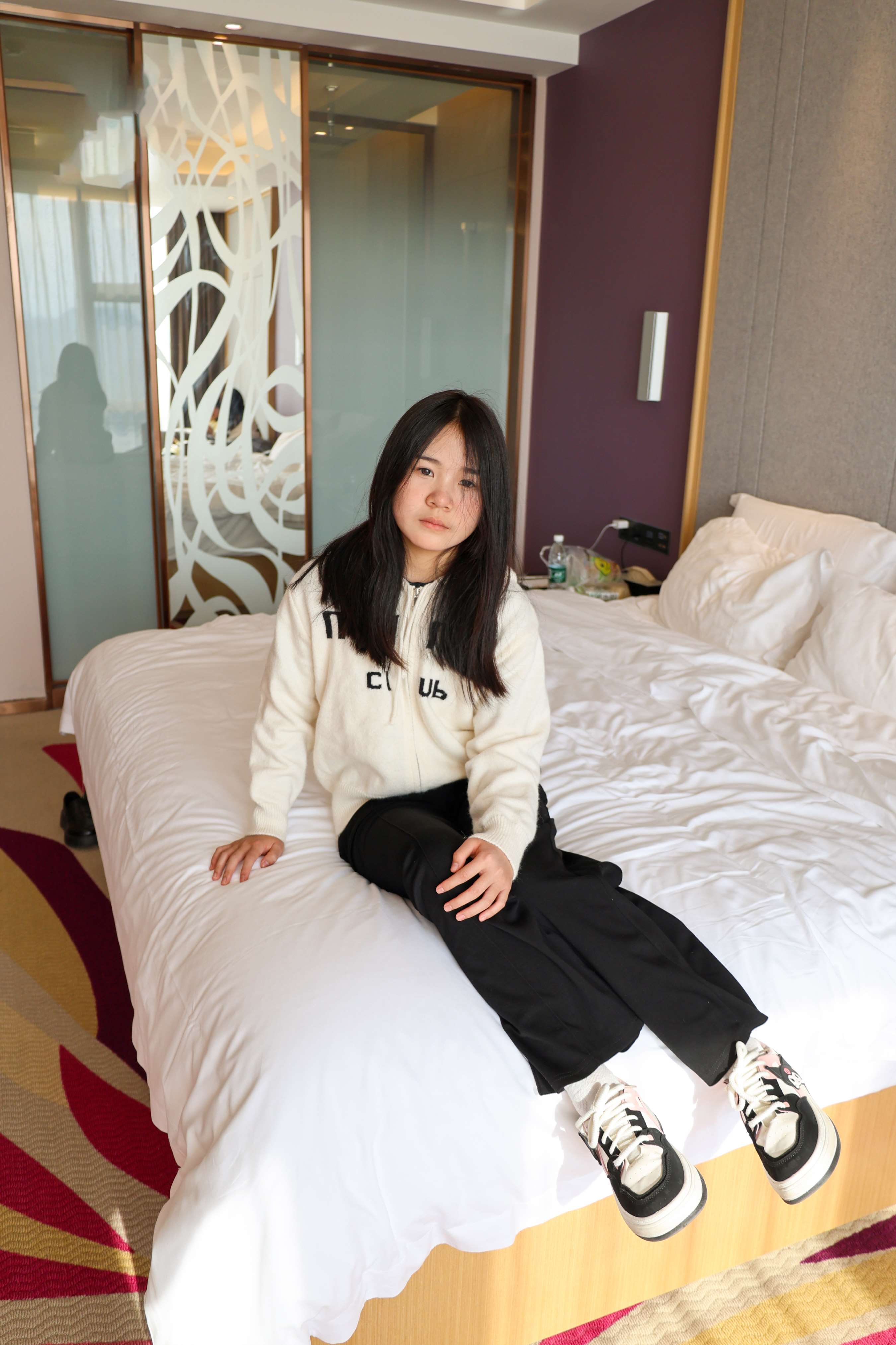 《少女板鞋白棉袜》作品图