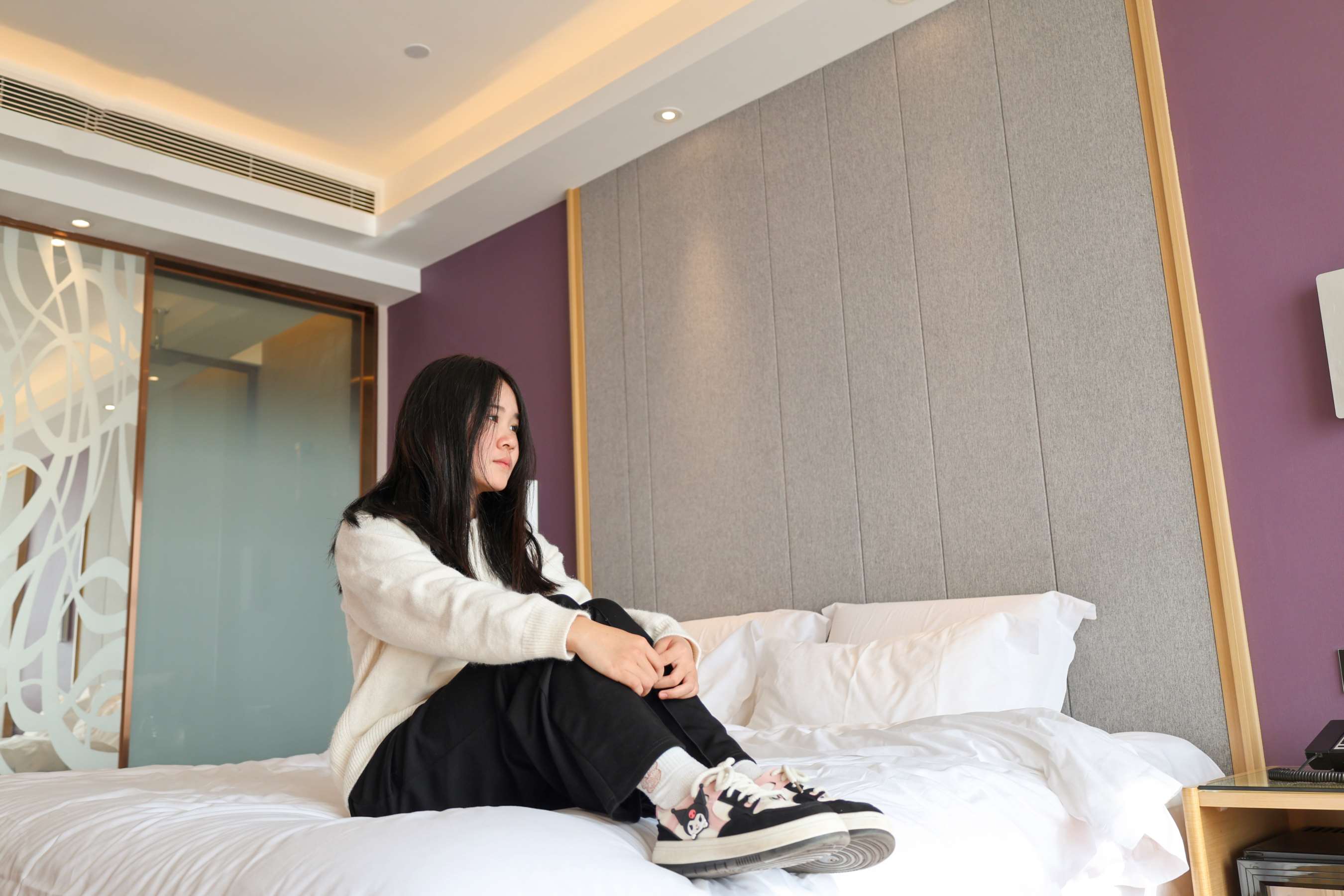 《少女板鞋白棉袜》作品图