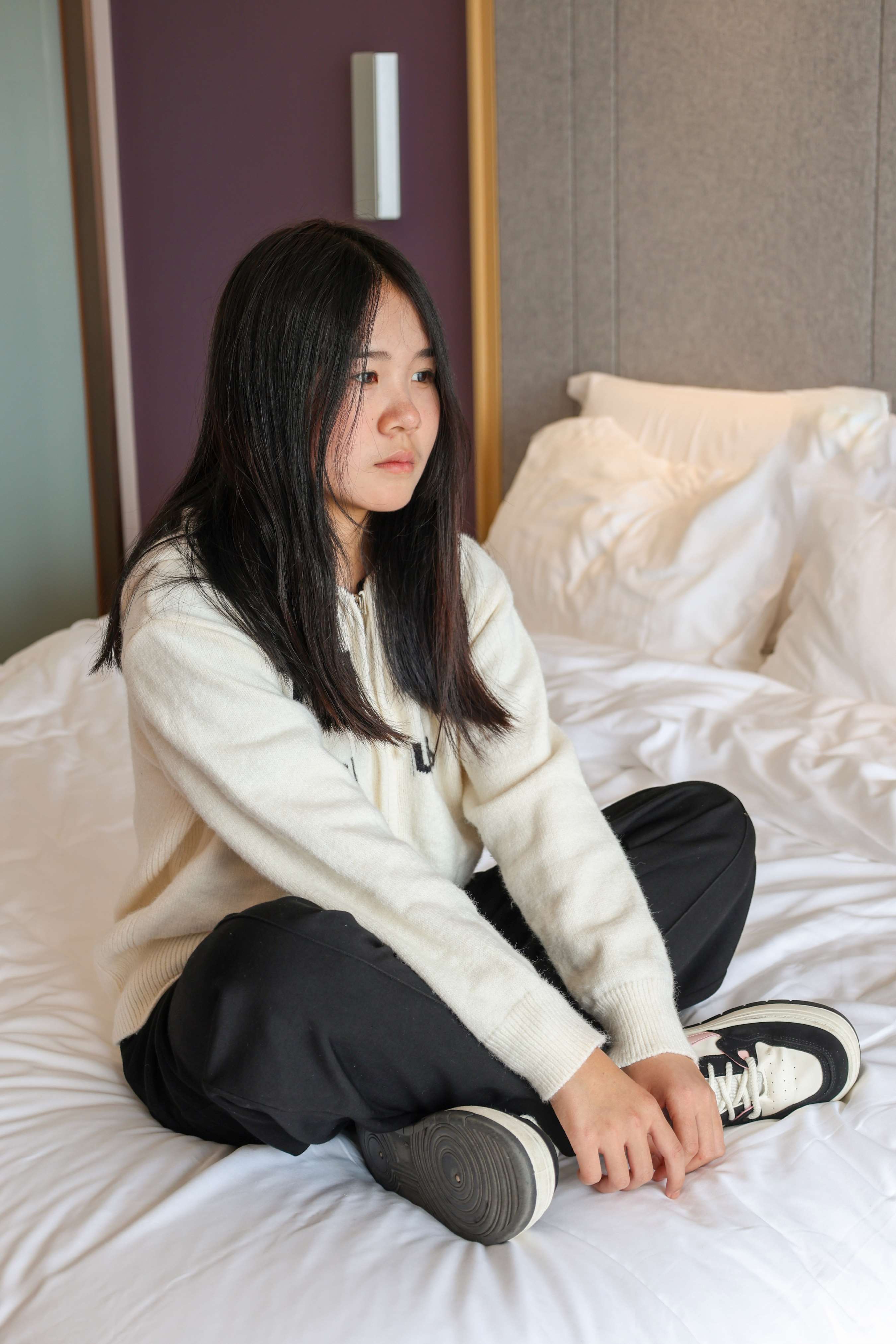 《少女板鞋白棉袜》作品图