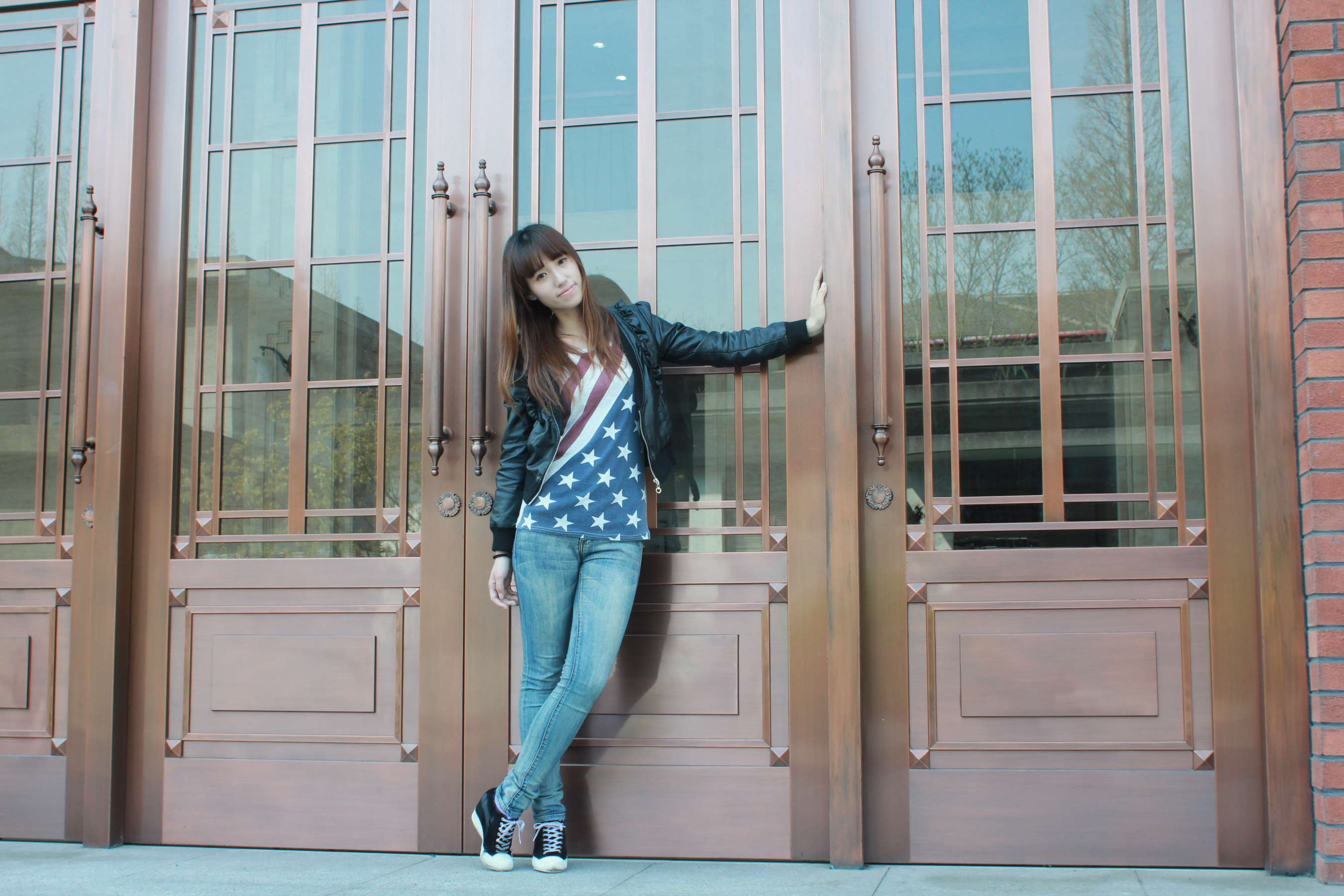 《大二女生周沈洁白皙纤秀的脚掌！》作品图