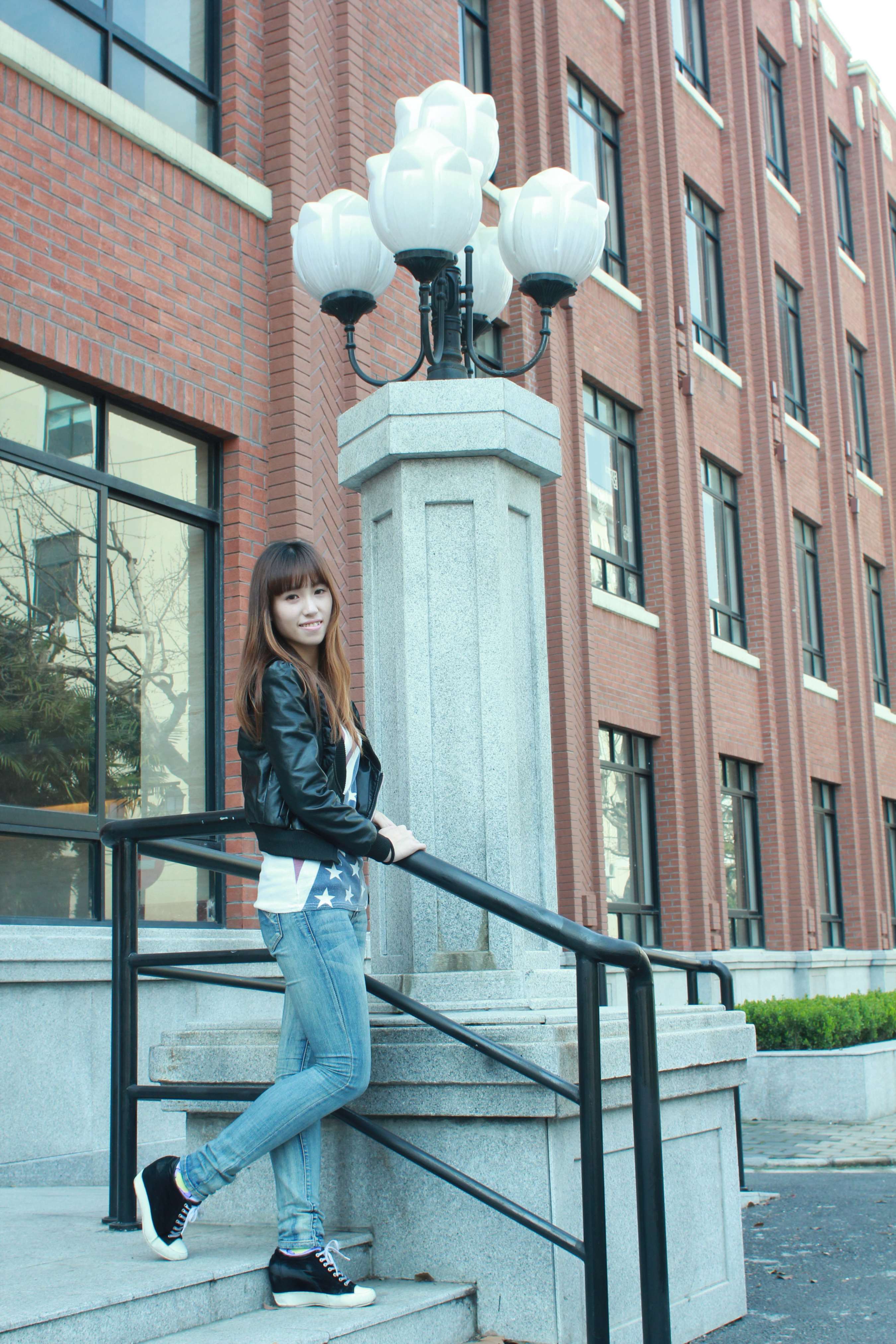 《大二女生周沈洁白皙纤秀的脚掌！》作品图