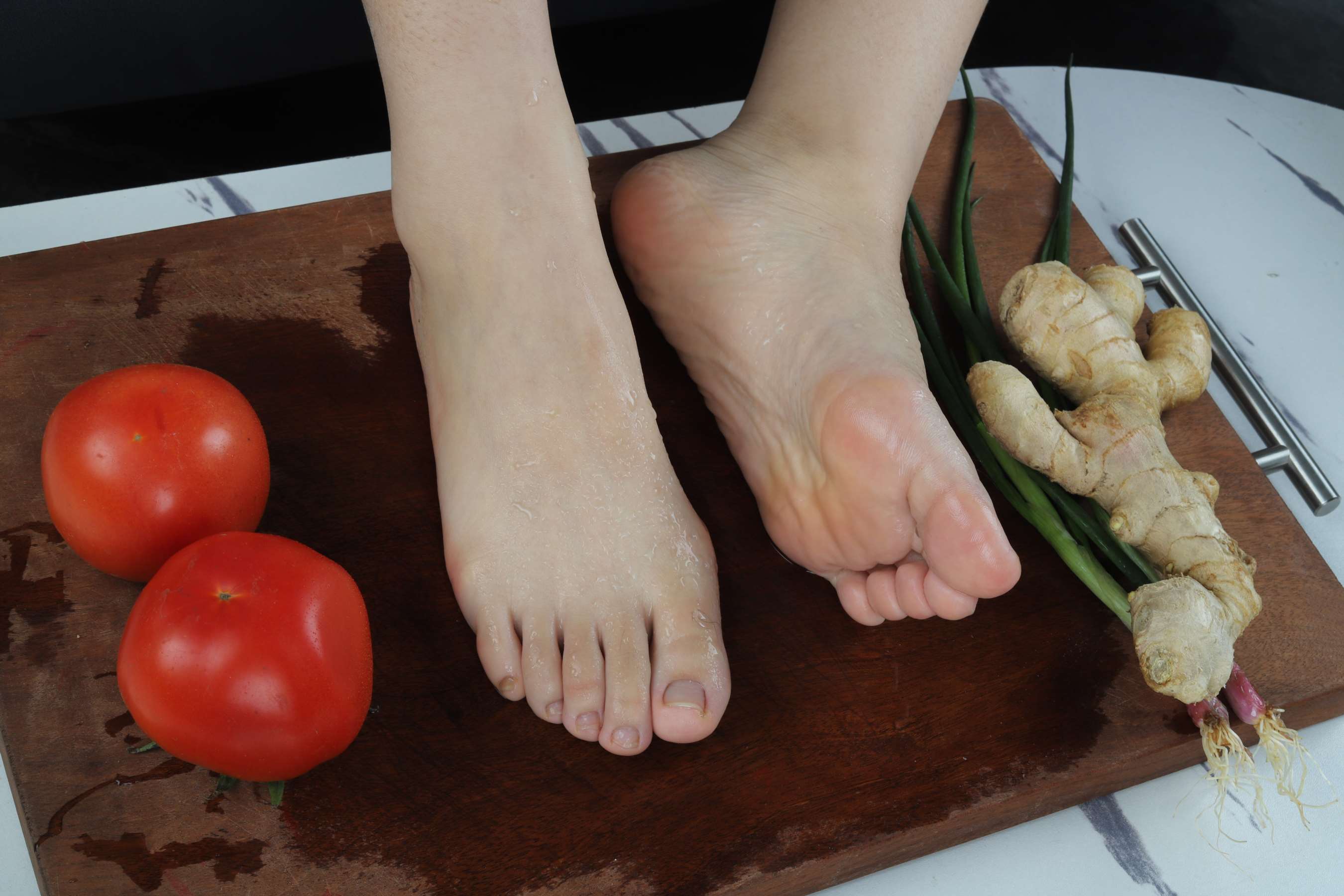 《雯雯的食物美脚》作品图