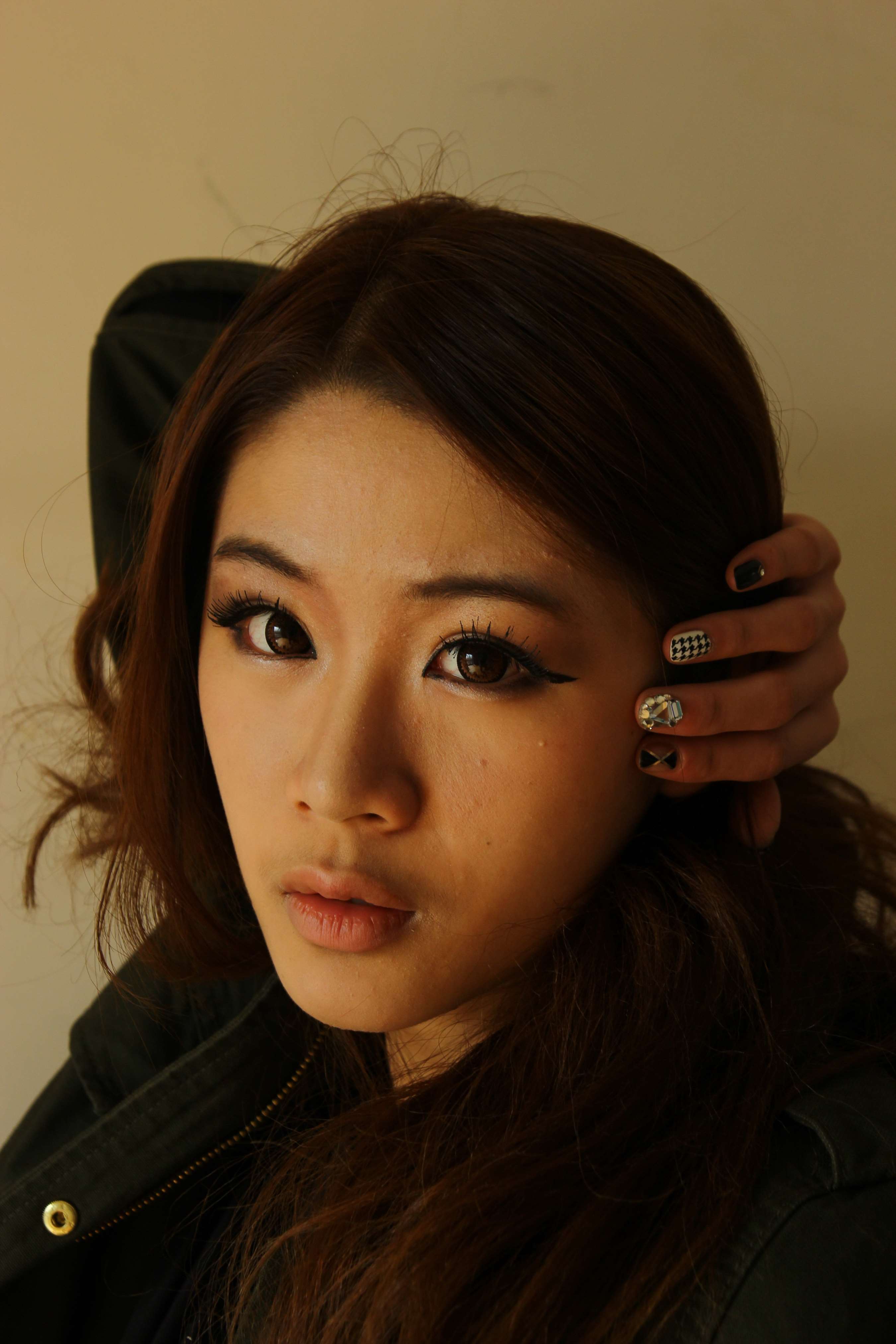 《清秀少女的细长玉足，第一次就给你看！》作品图