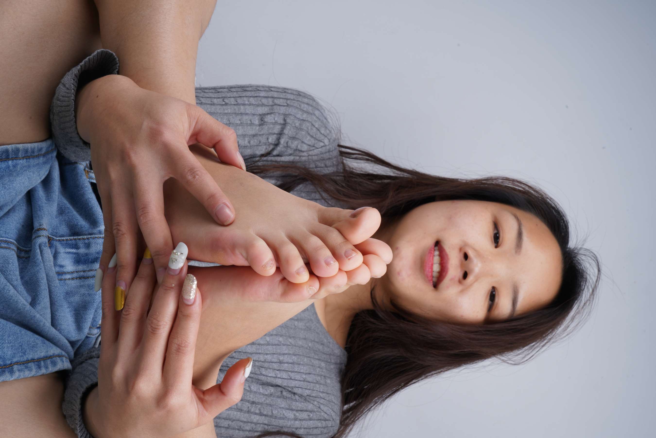 《小芸展示高难度瑜伽和食物美脚》作品图