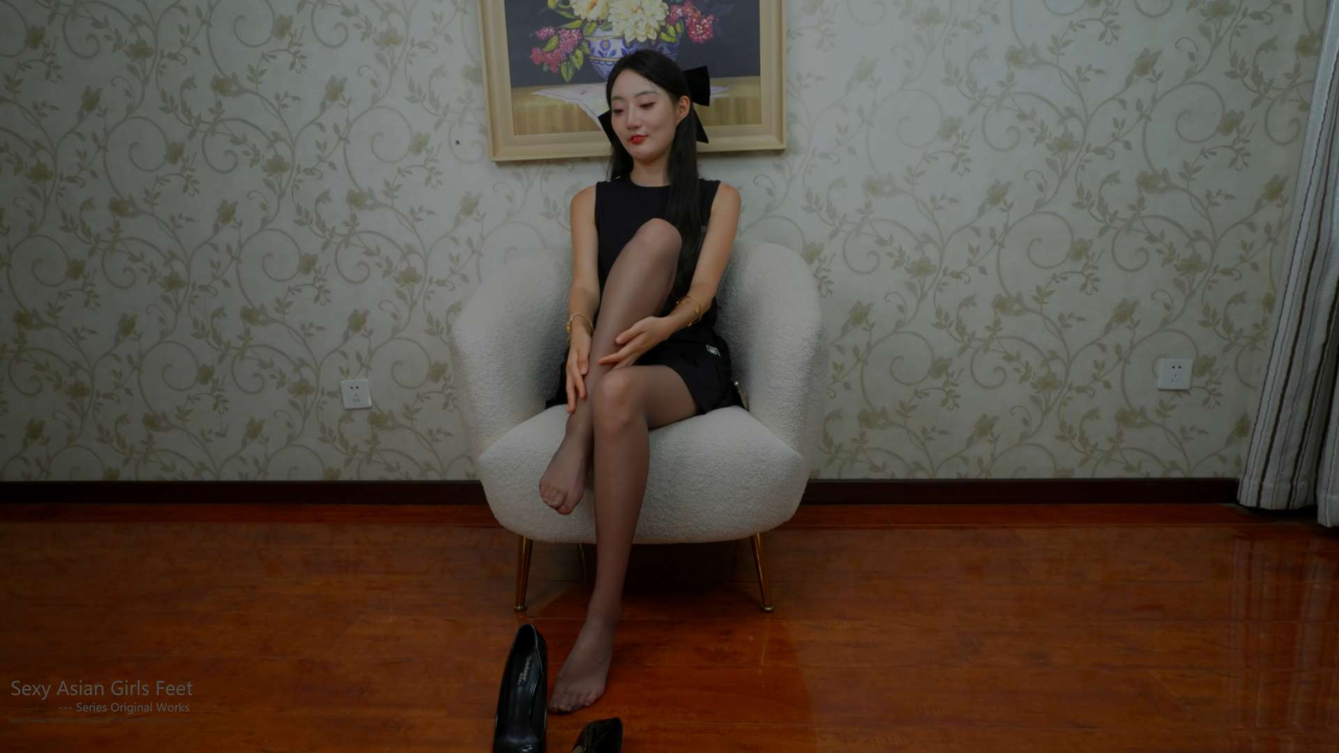 《[寄卖视频]A&F-志晴-秀性感37码黑丝小脚》作品图