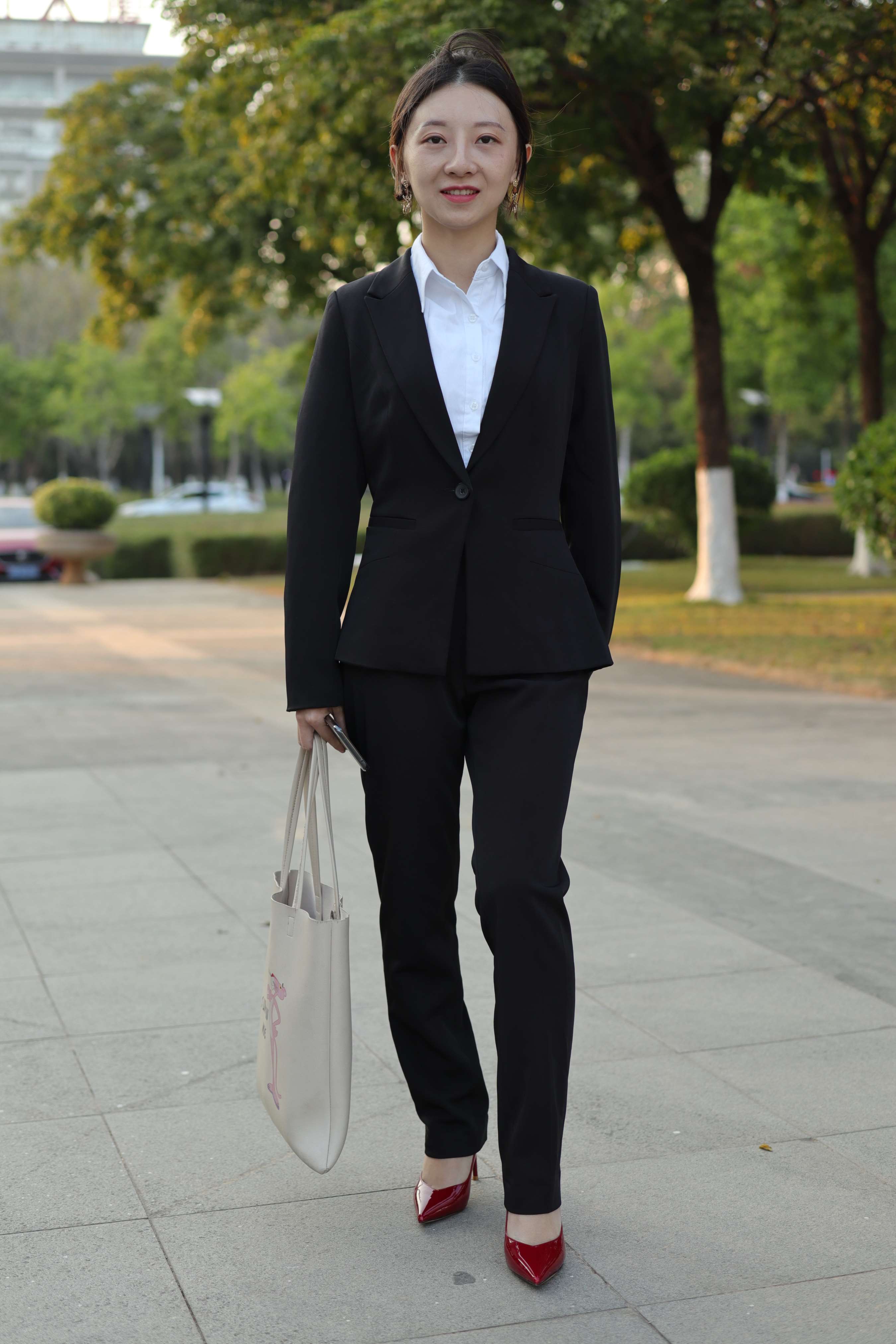 《素人制服肉丝》作品图