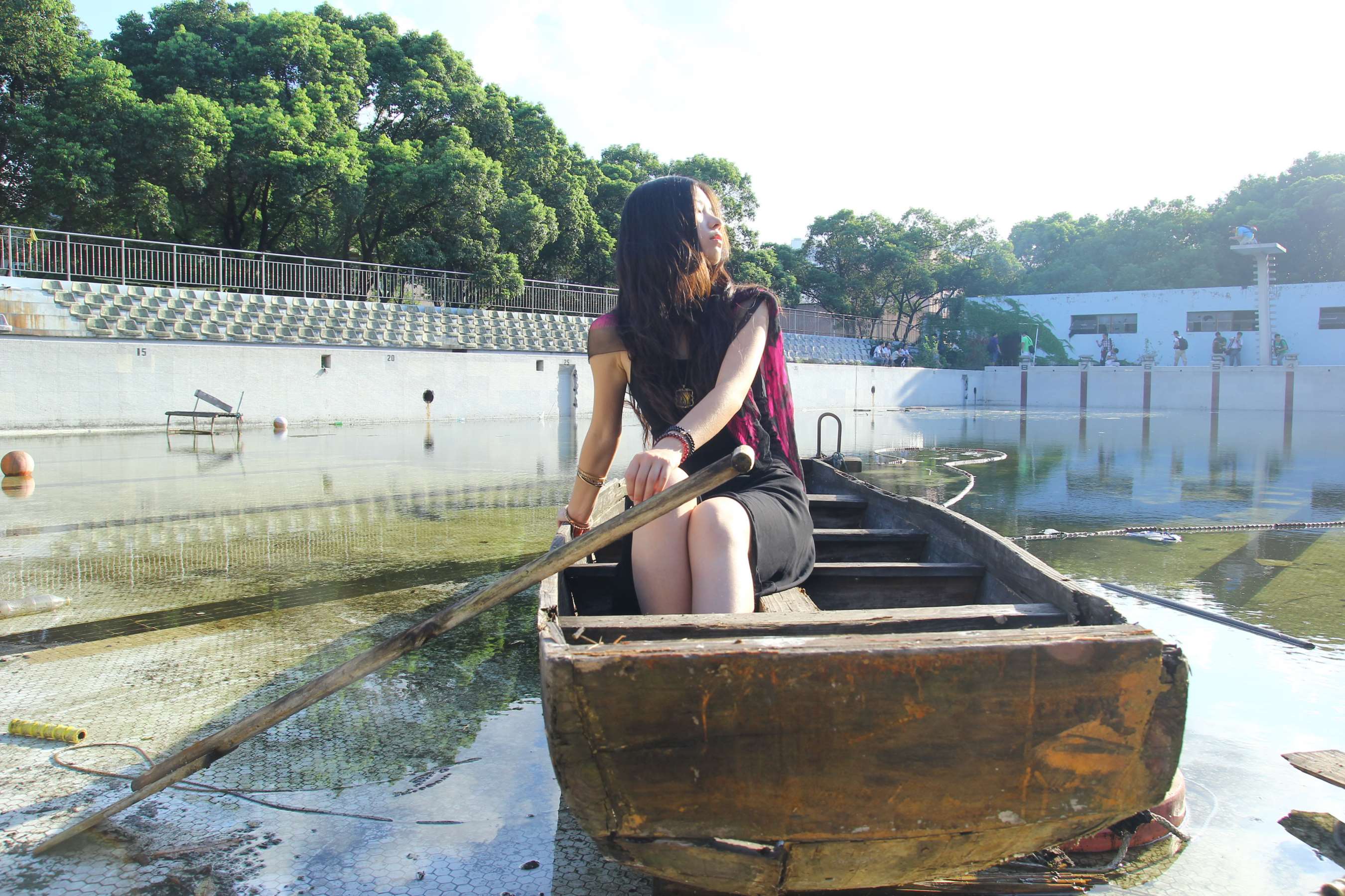 《亚妮裸足-让我们荡起双桨》作品图