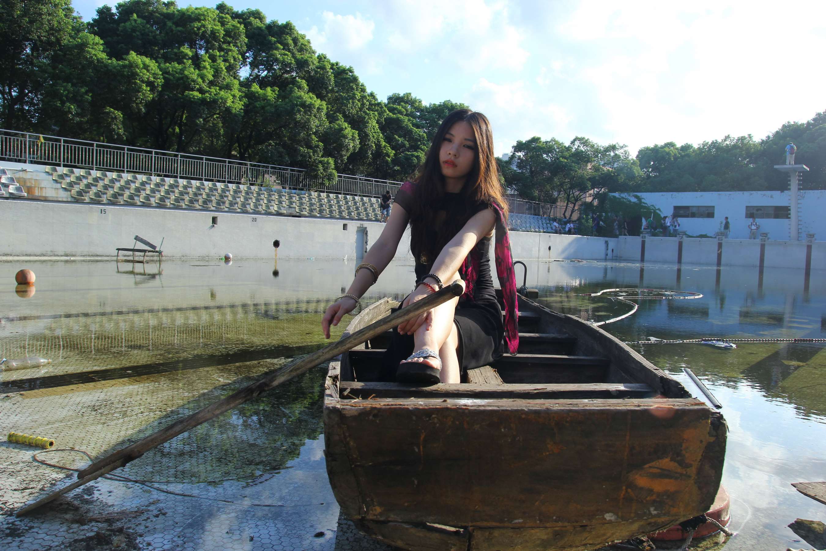 《亚妮裸足-让我们荡起双桨》作品图