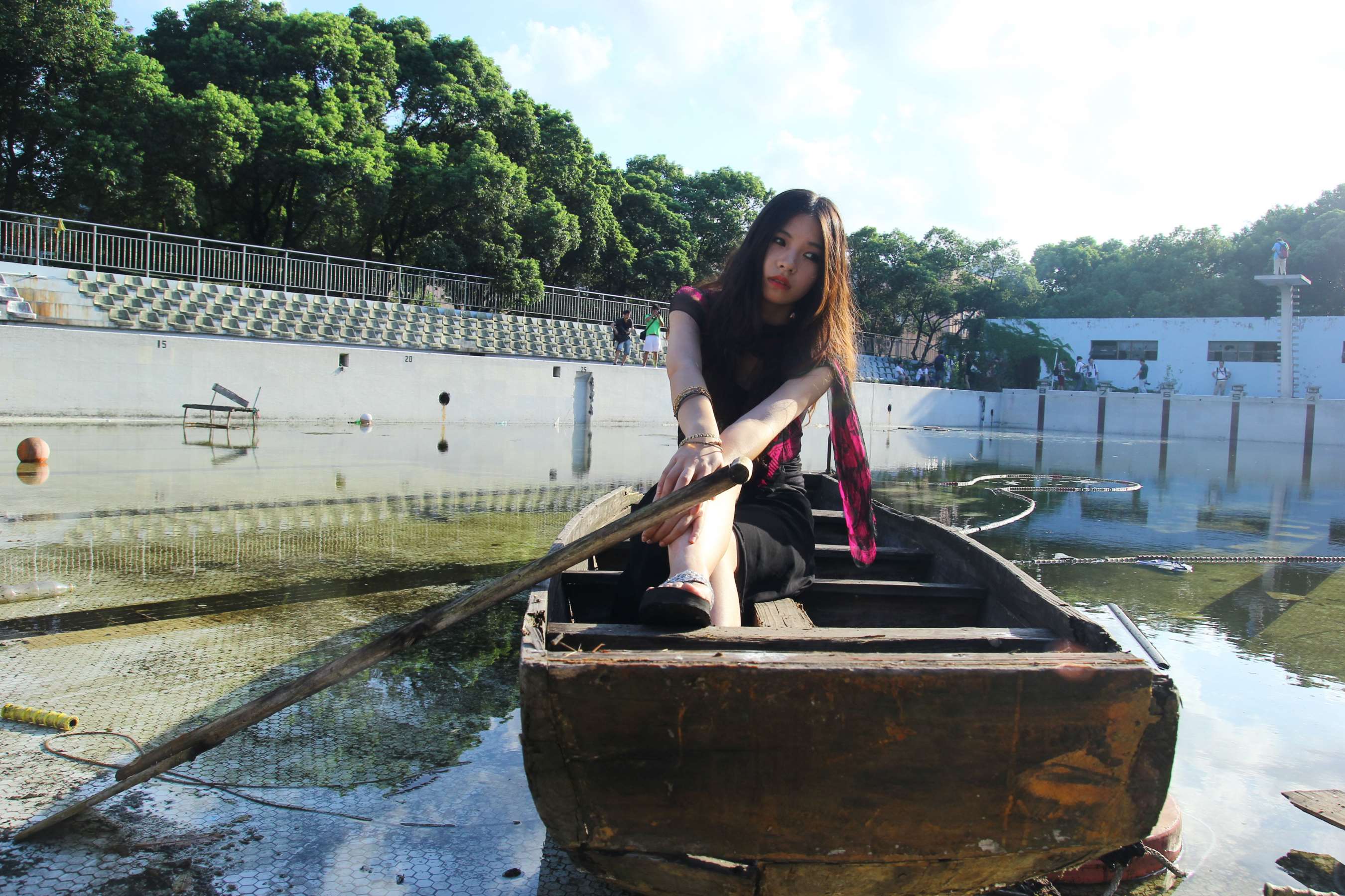 《亚妮裸足-让我们荡起双桨》作品图