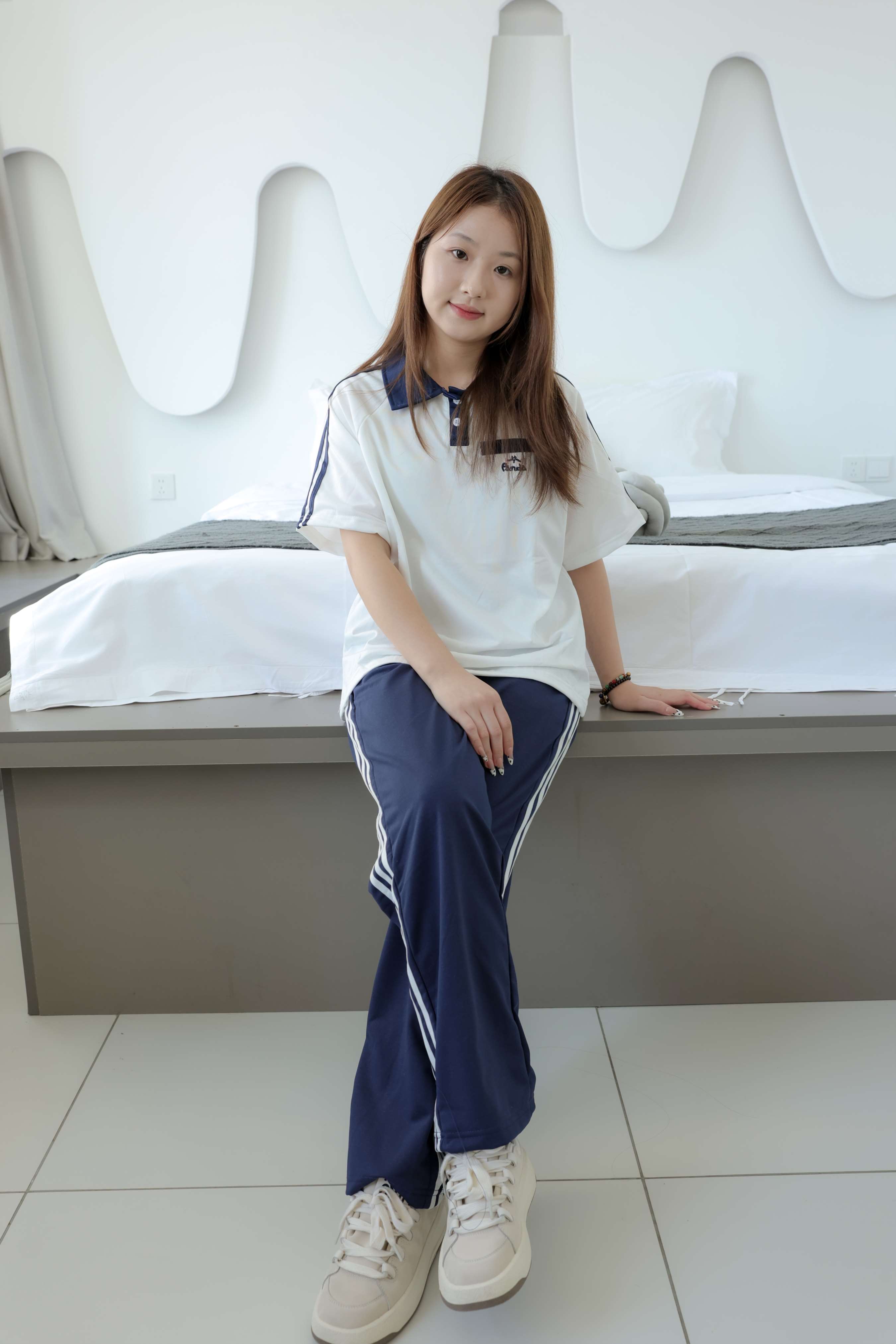 《涵涵校服の嫩足》作品图