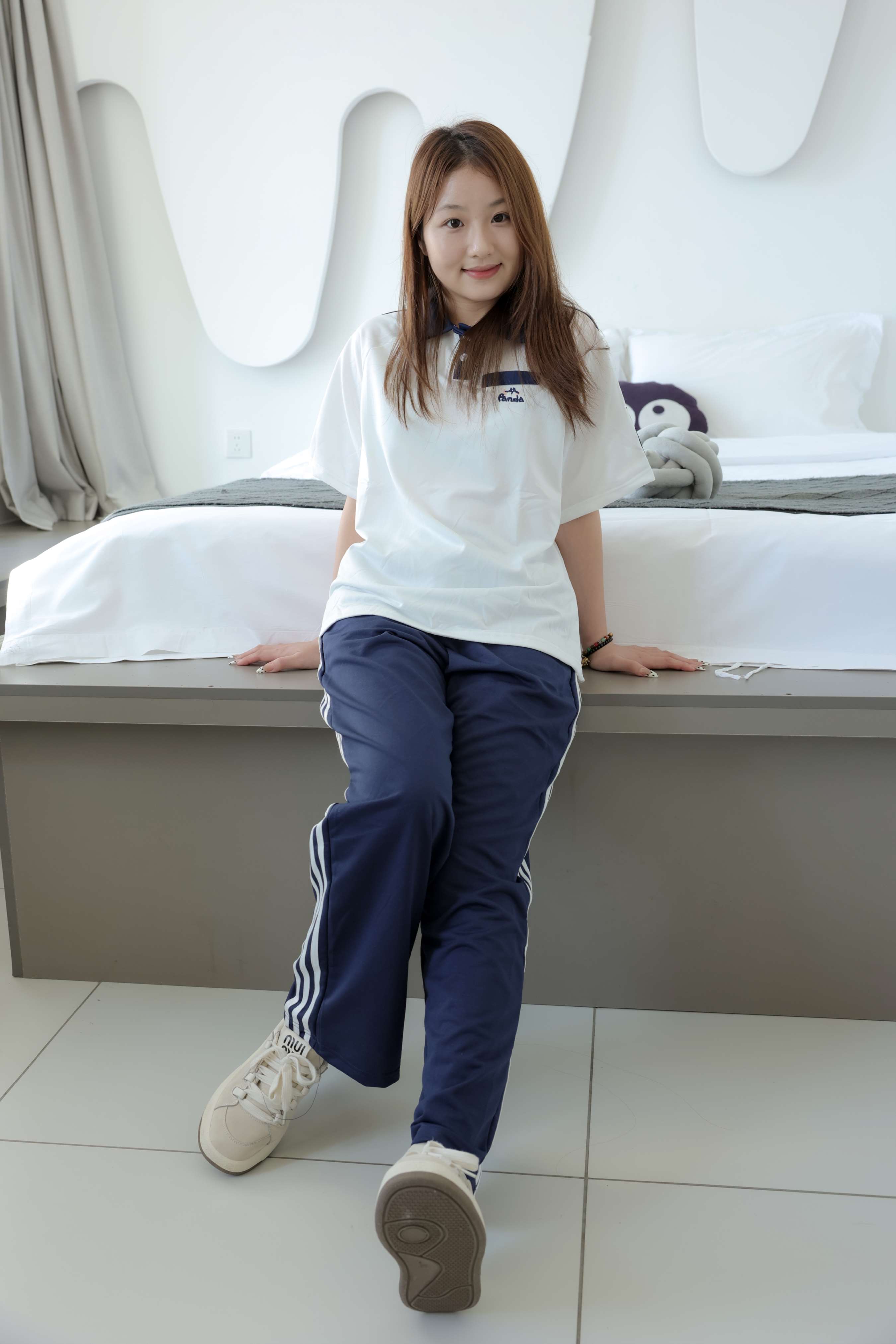 《涵涵校服の嫩足》作品图