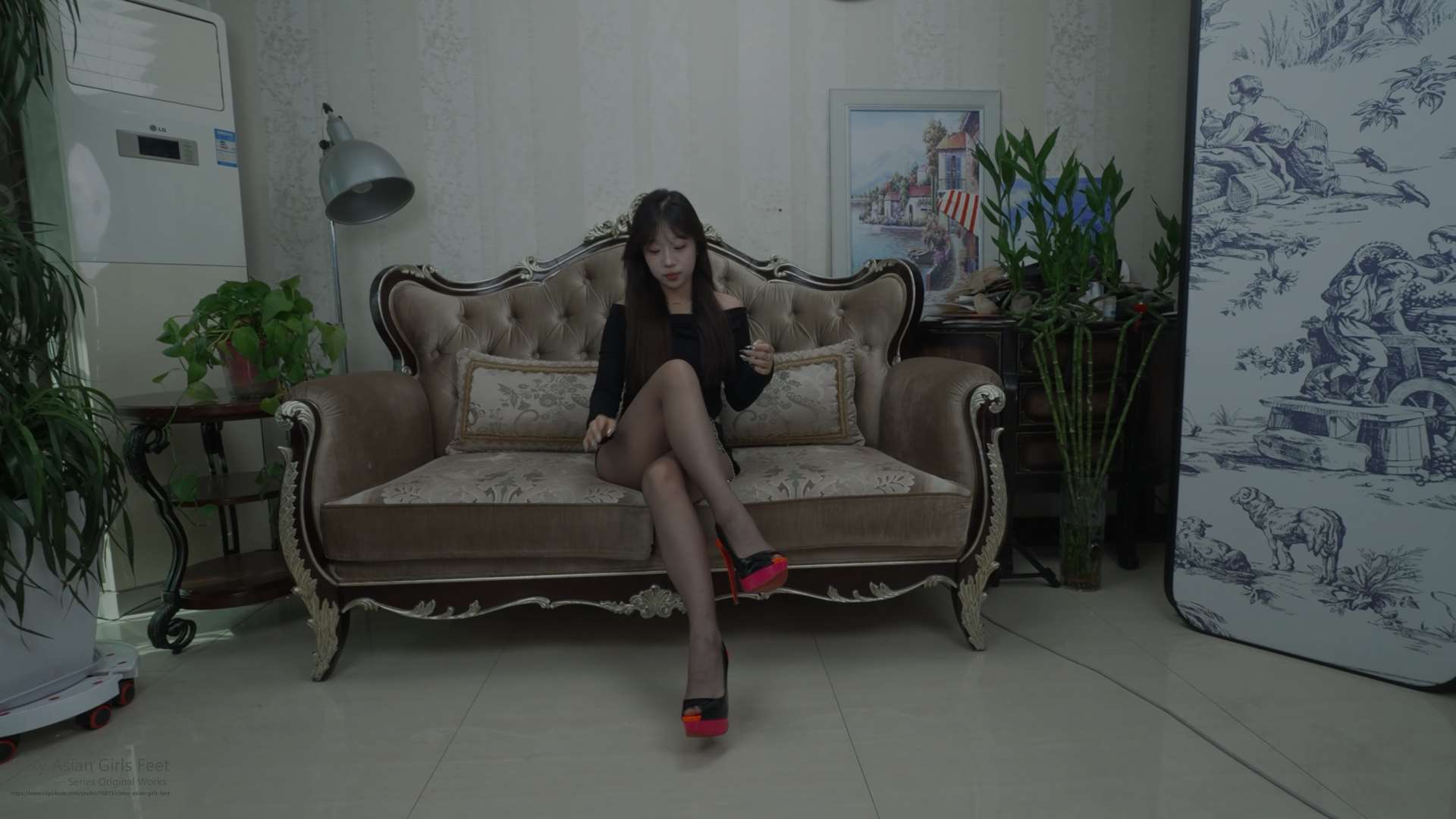 《[寄卖视频]A&F-玛丽展示了她性感的36EU小脚丫》作品图