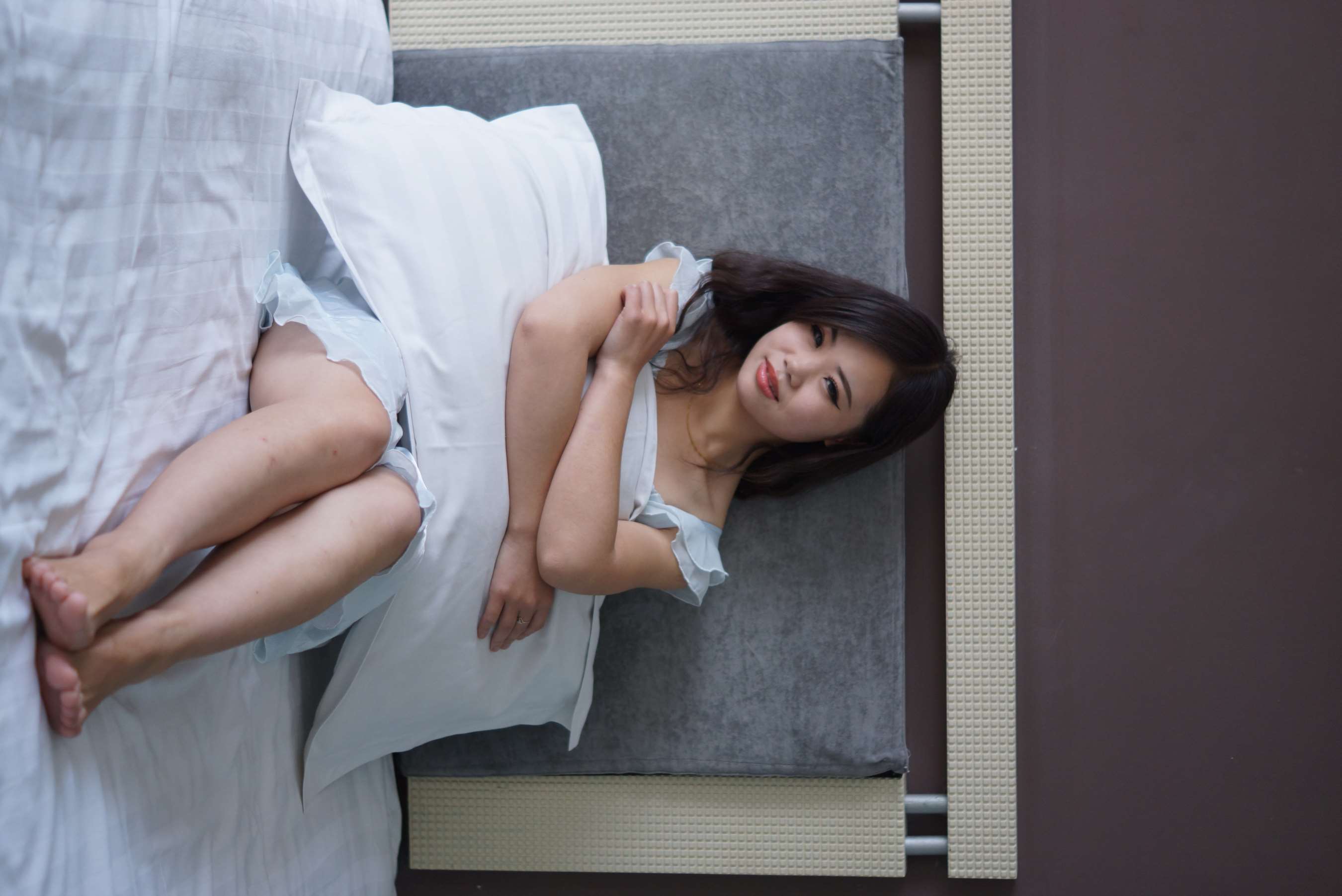 《白裙少女的经典掌纹》作品图