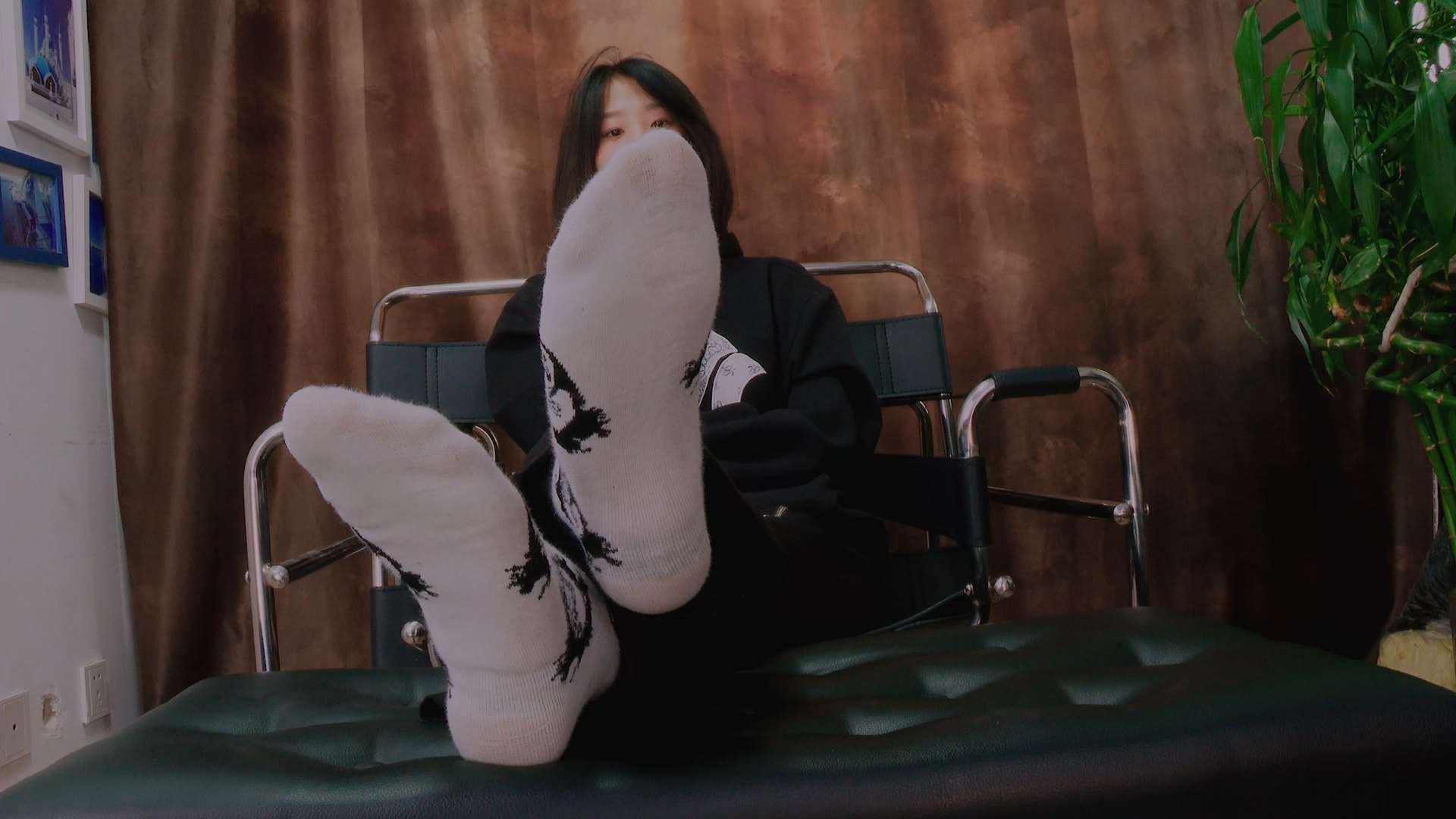 《[寄卖视频]A&F-Angel炫耀她性感灵活的小脚》作品图