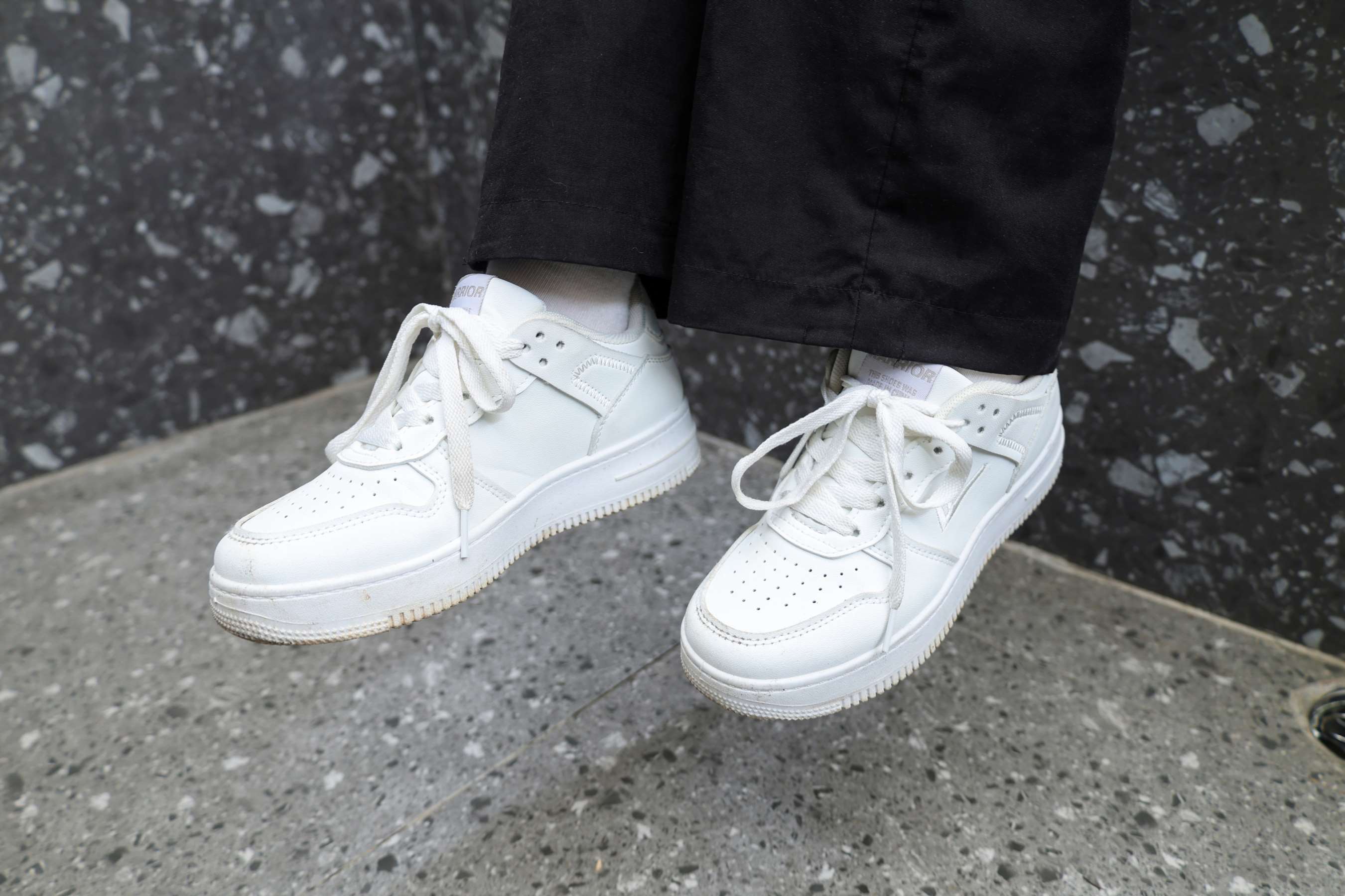 《温池边展嫩足》作品图