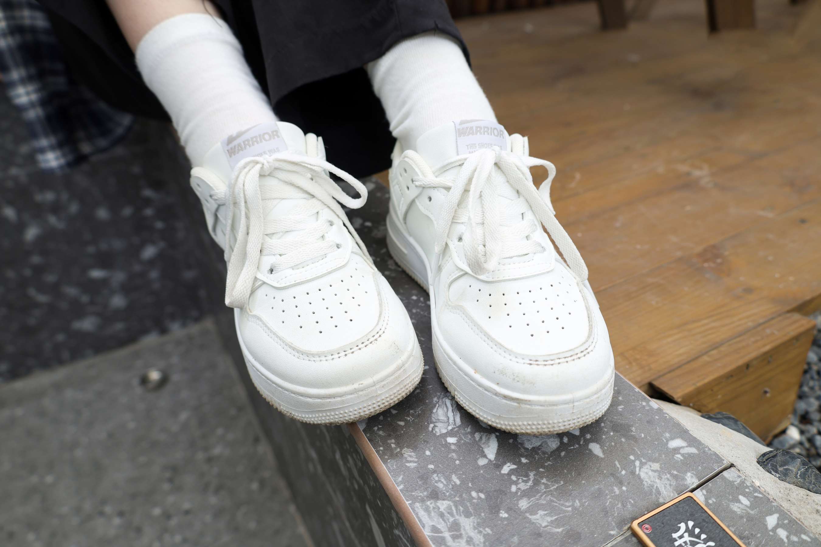 《温池边展嫩足》作品图