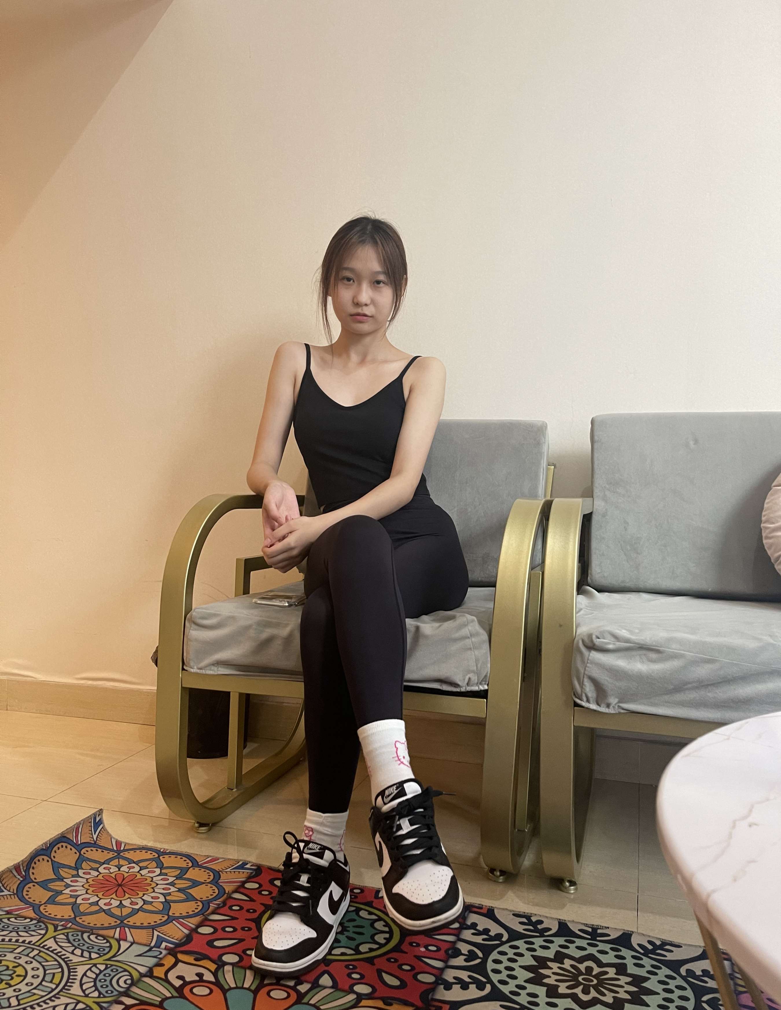 《酒店瑜伽妹子》作品图