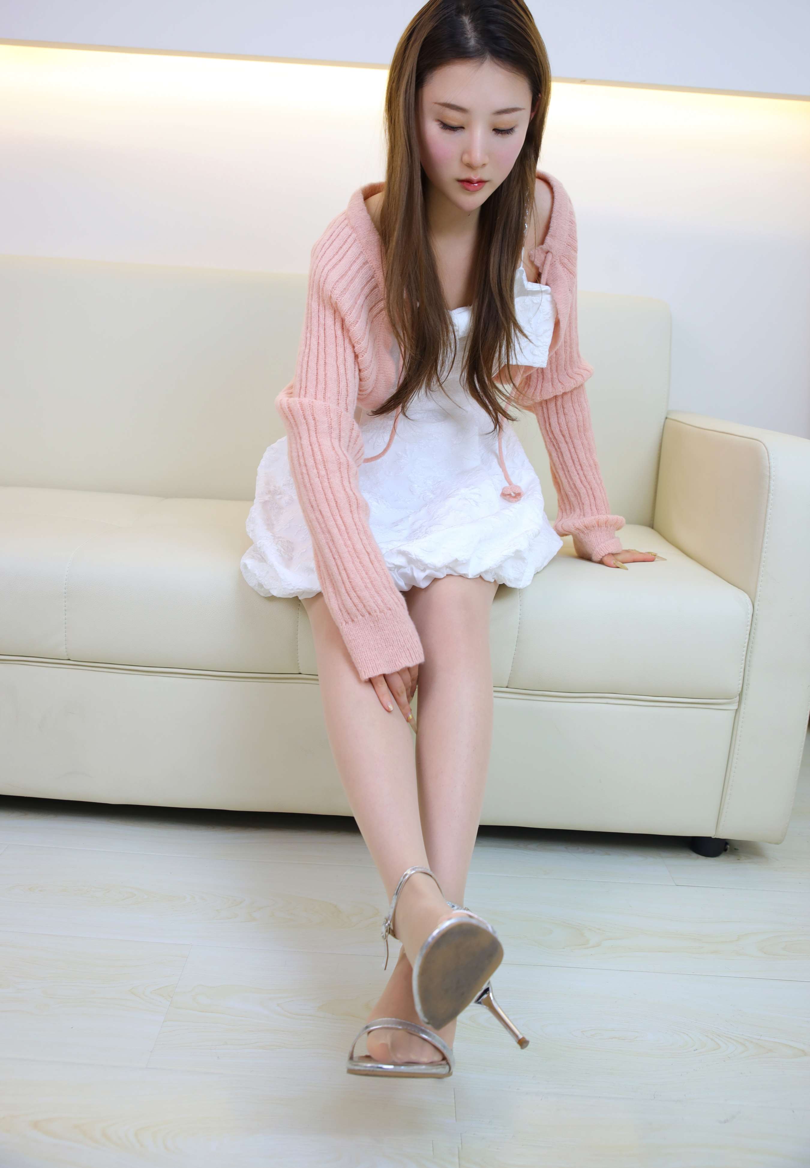 《婷婷白裙の丝袜》作品图