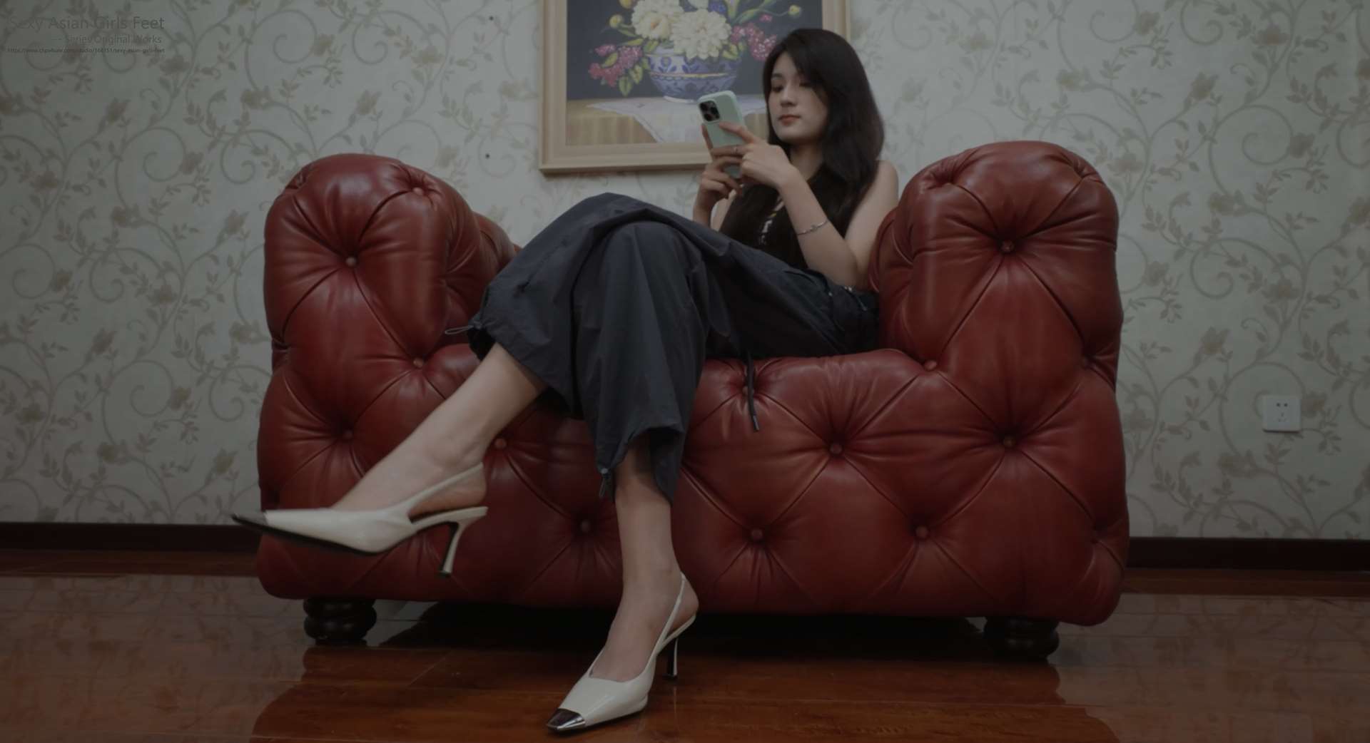 《[寄卖视频]A&F-Naicha-秀出她性感的39EU大脚》作品图