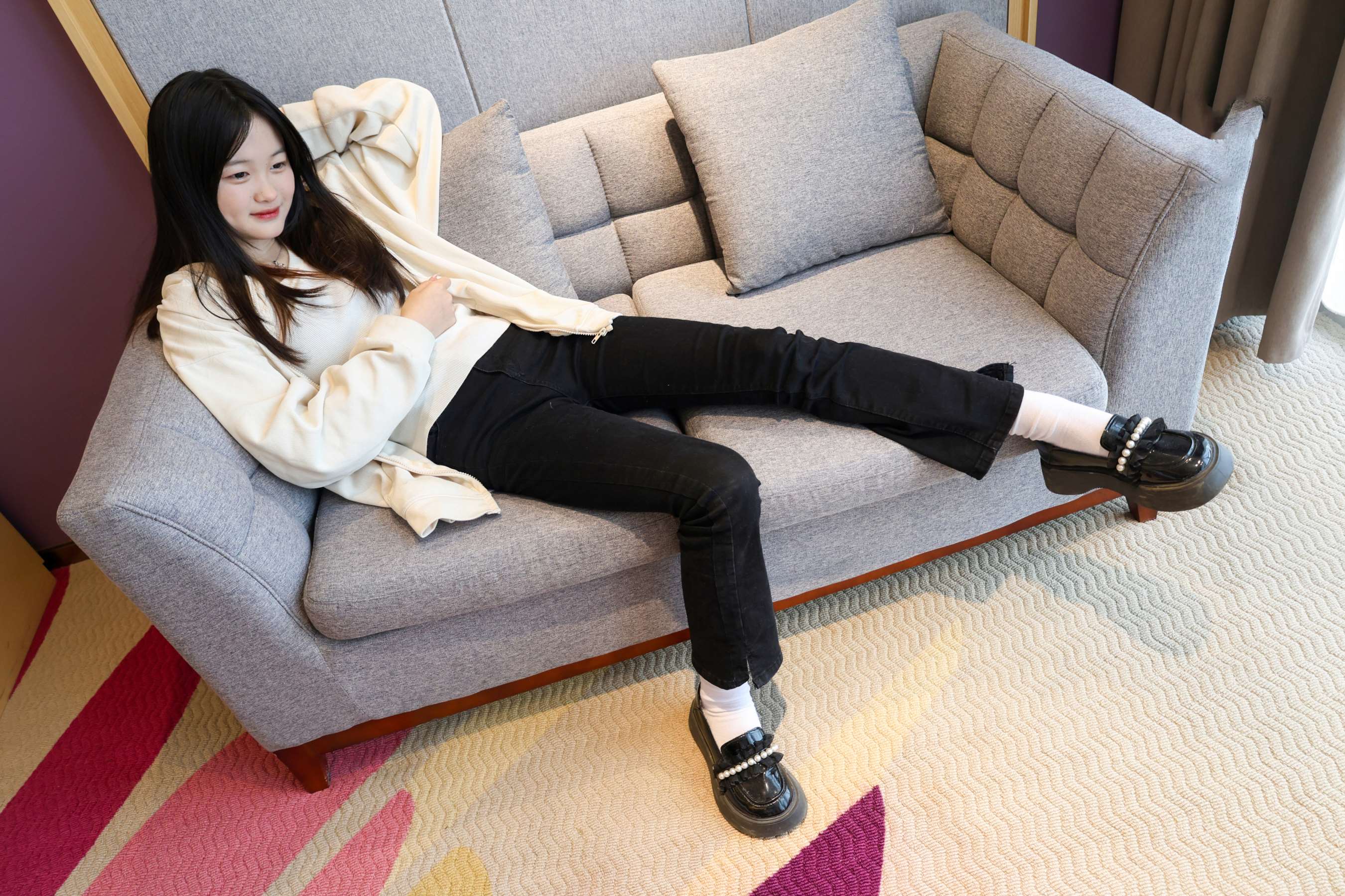 《少女圆头皮鞋の棉袜足》作品图