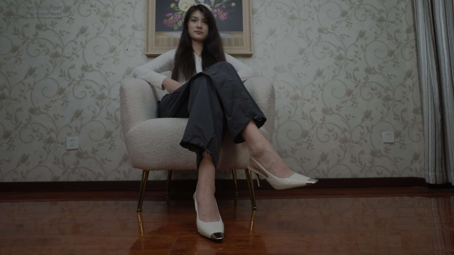 《[寄卖视频]A&F-Naicha展示她性感的39Eu大脚》作品图