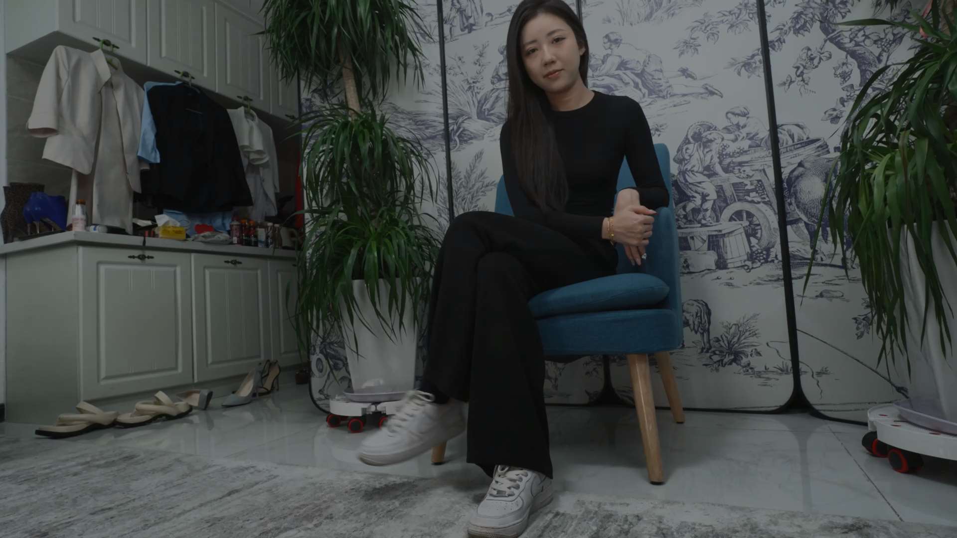 《[寄卖视频]A&F-小丽品尝自己运动鞋里的原味玉足》作品图