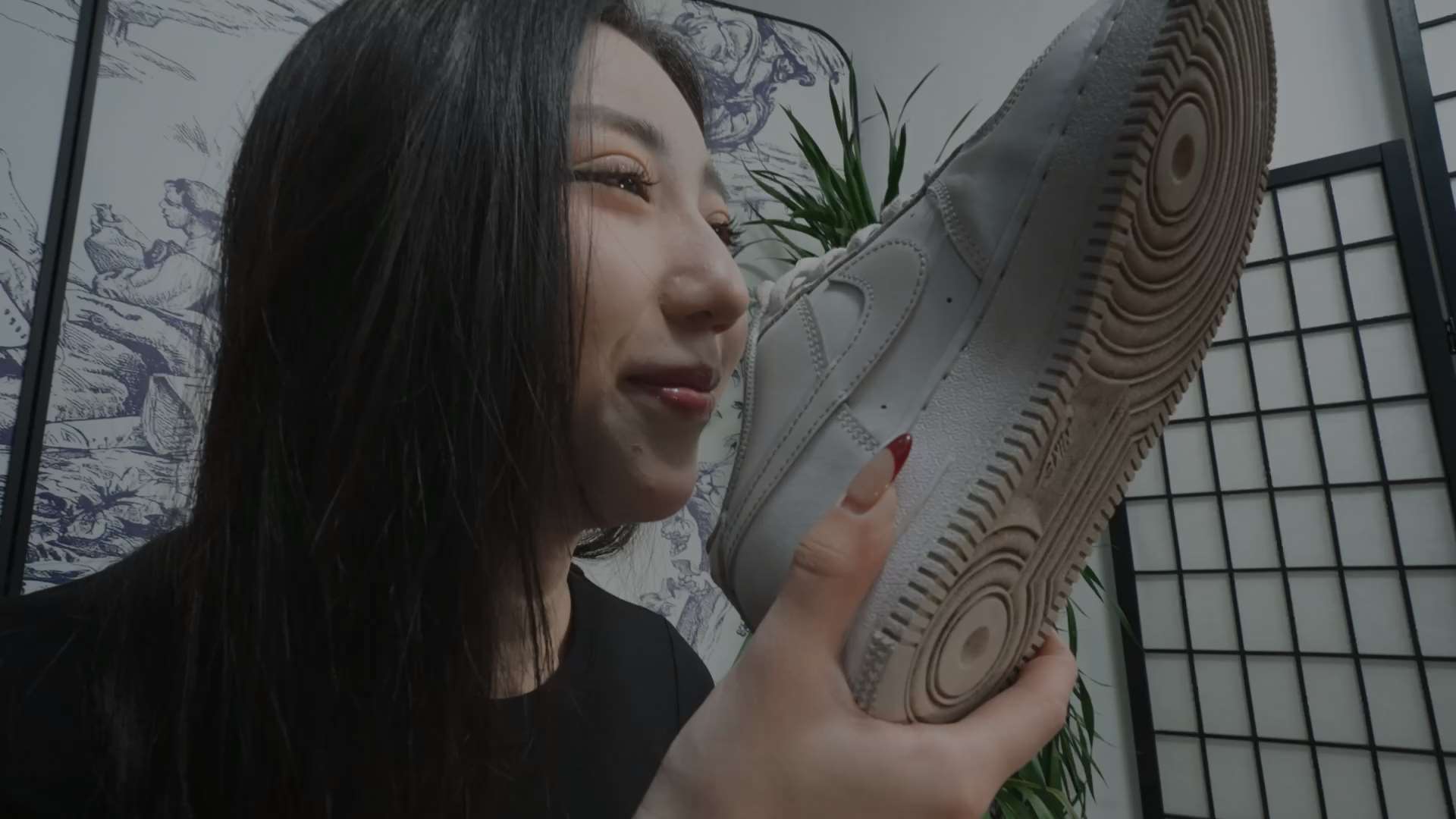 《[寄卖视频]A&F-小丽品尝自己运动鞋里的原味玉足》作品图