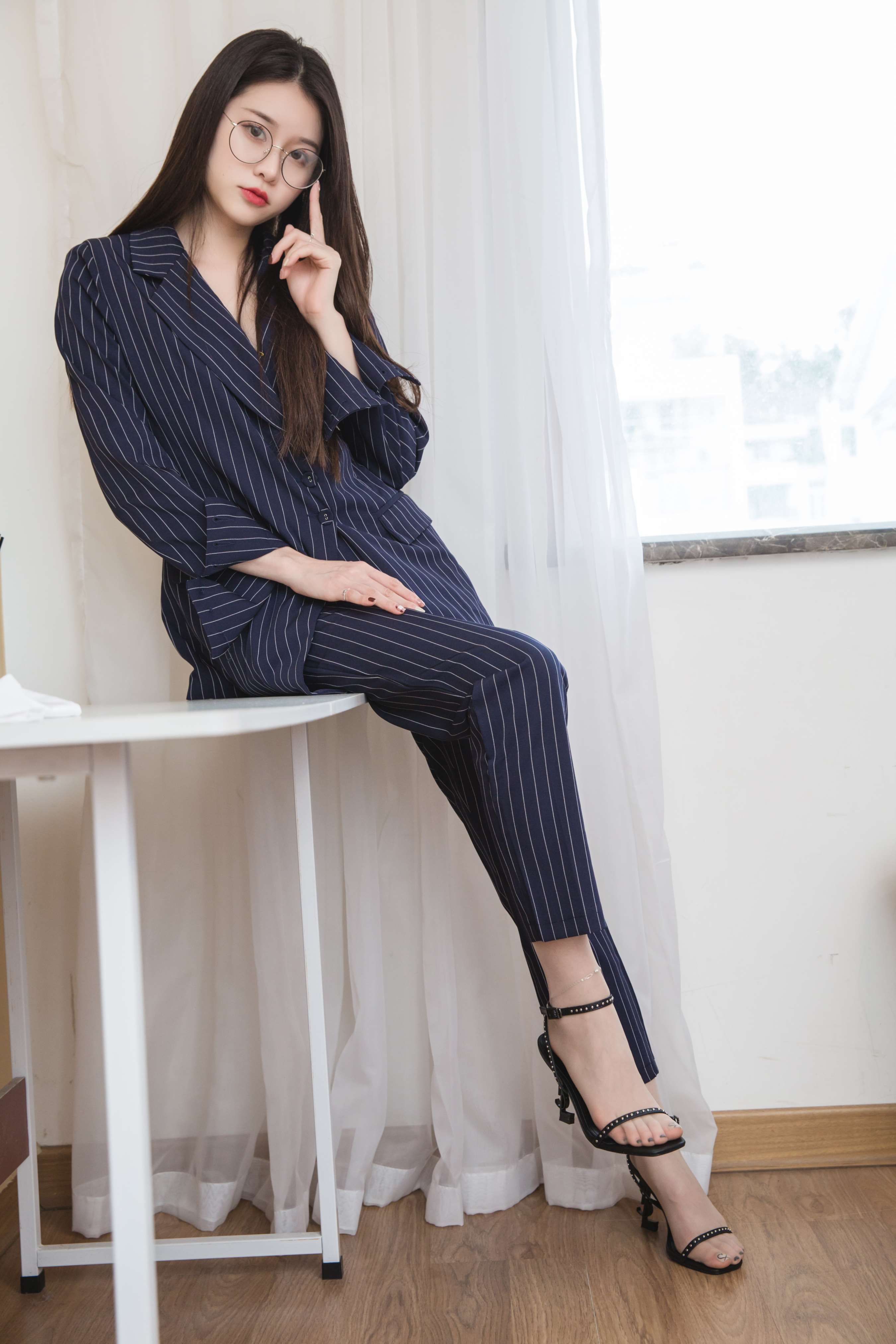 《Sia-条纹职业装》作品图