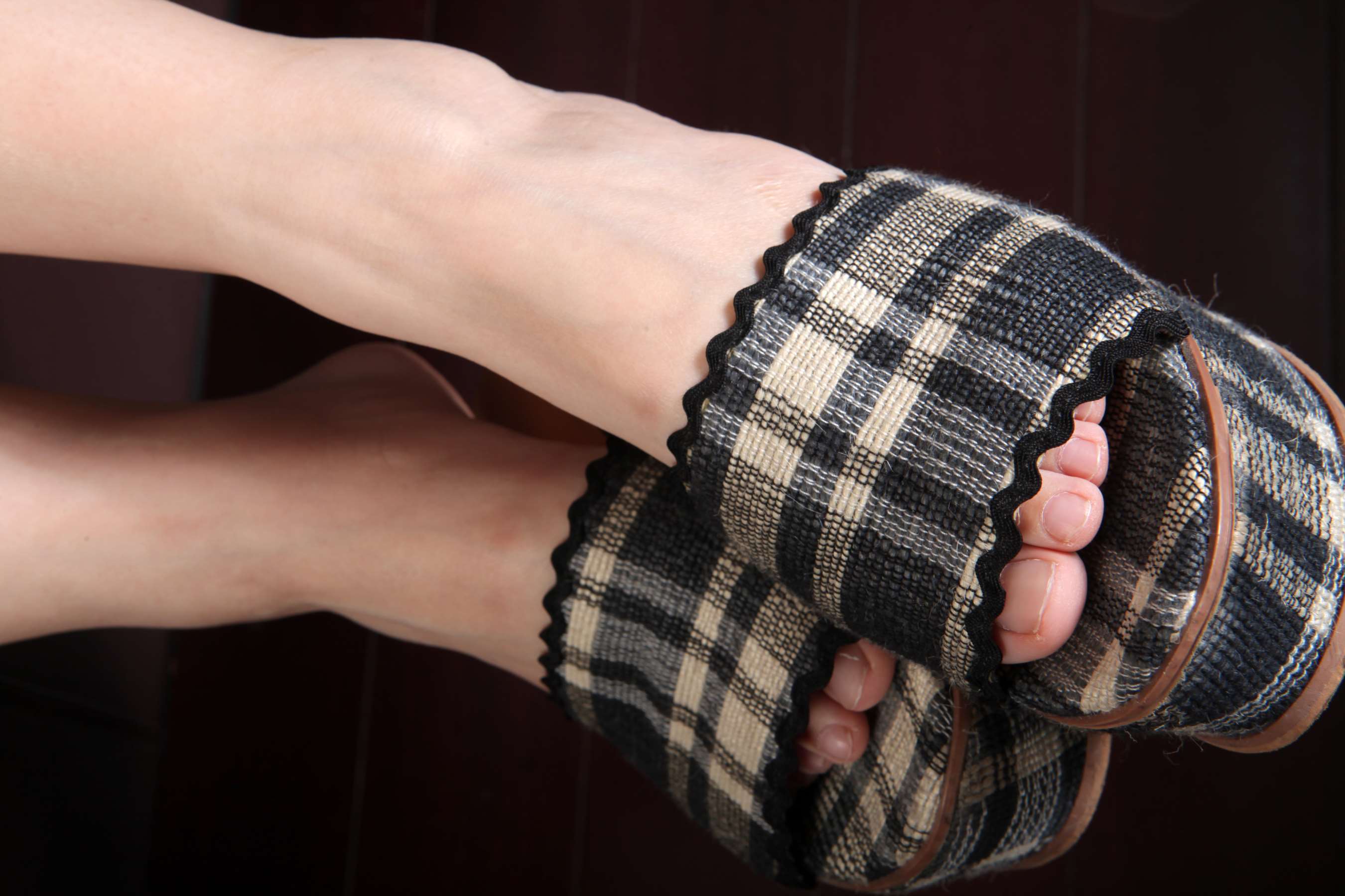 《露露沙发展嫩足》作品图