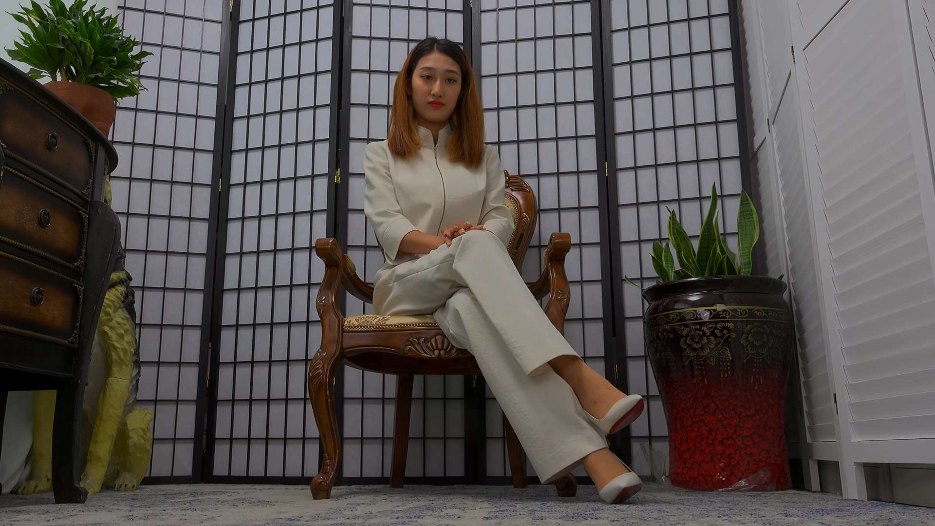 《[寄卖视频]A&F-Lihanyu白色制服展示裤里丝美脚》作品图