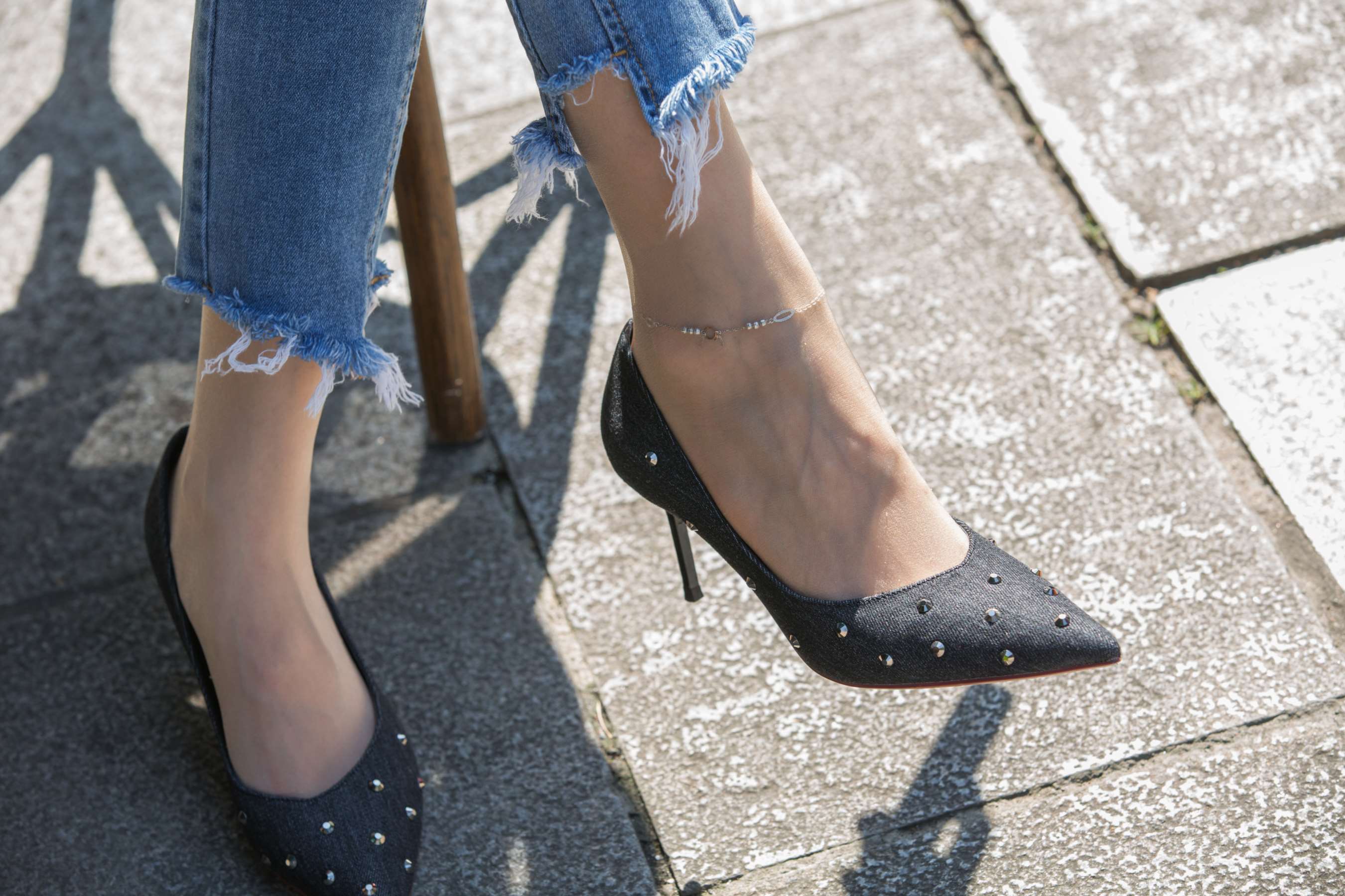 《Sia 牛仔裤女孩》作品图