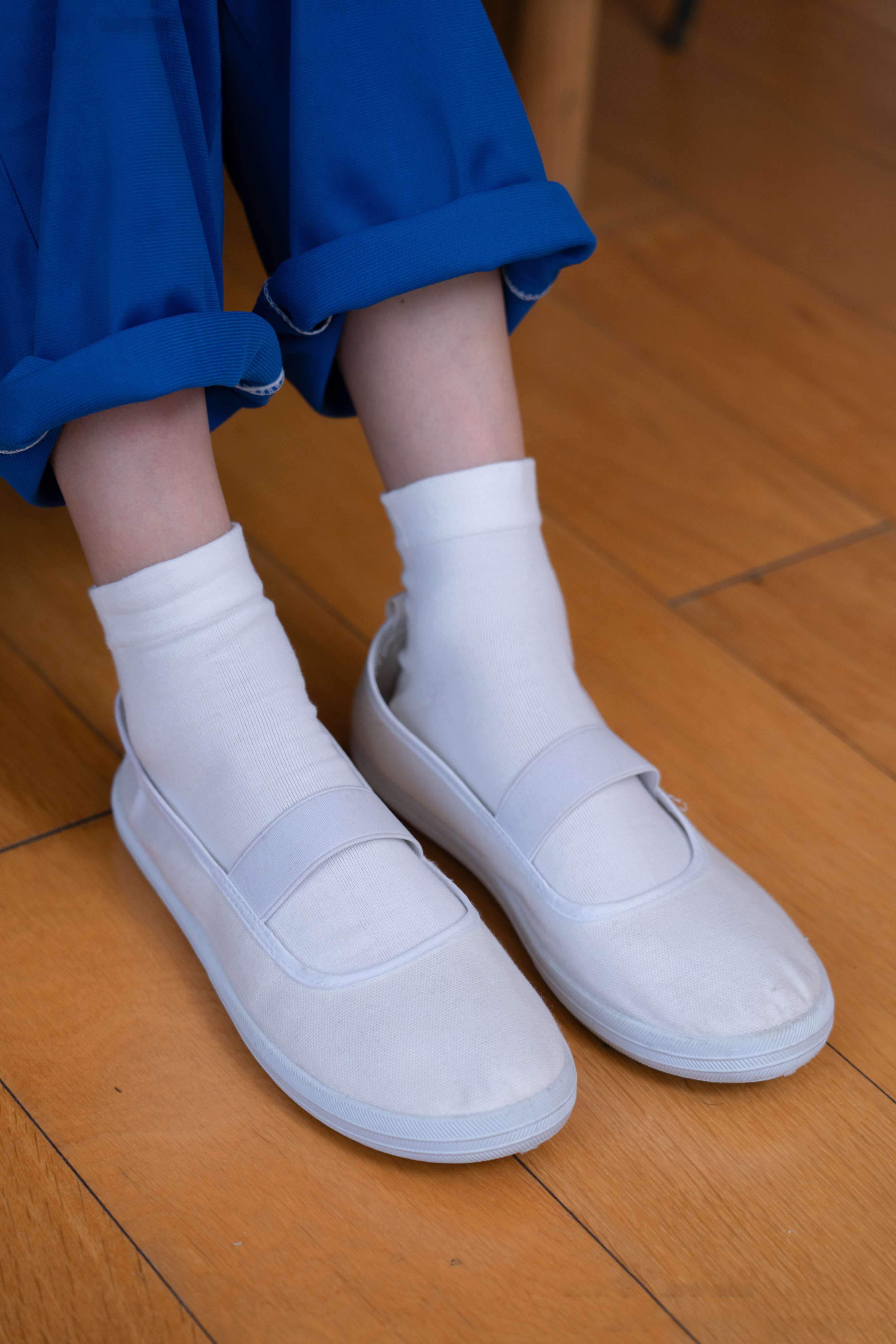 《澜澜-校服、白布鞋、板鞋、白棉袜、短肉丝、裸足》作品图