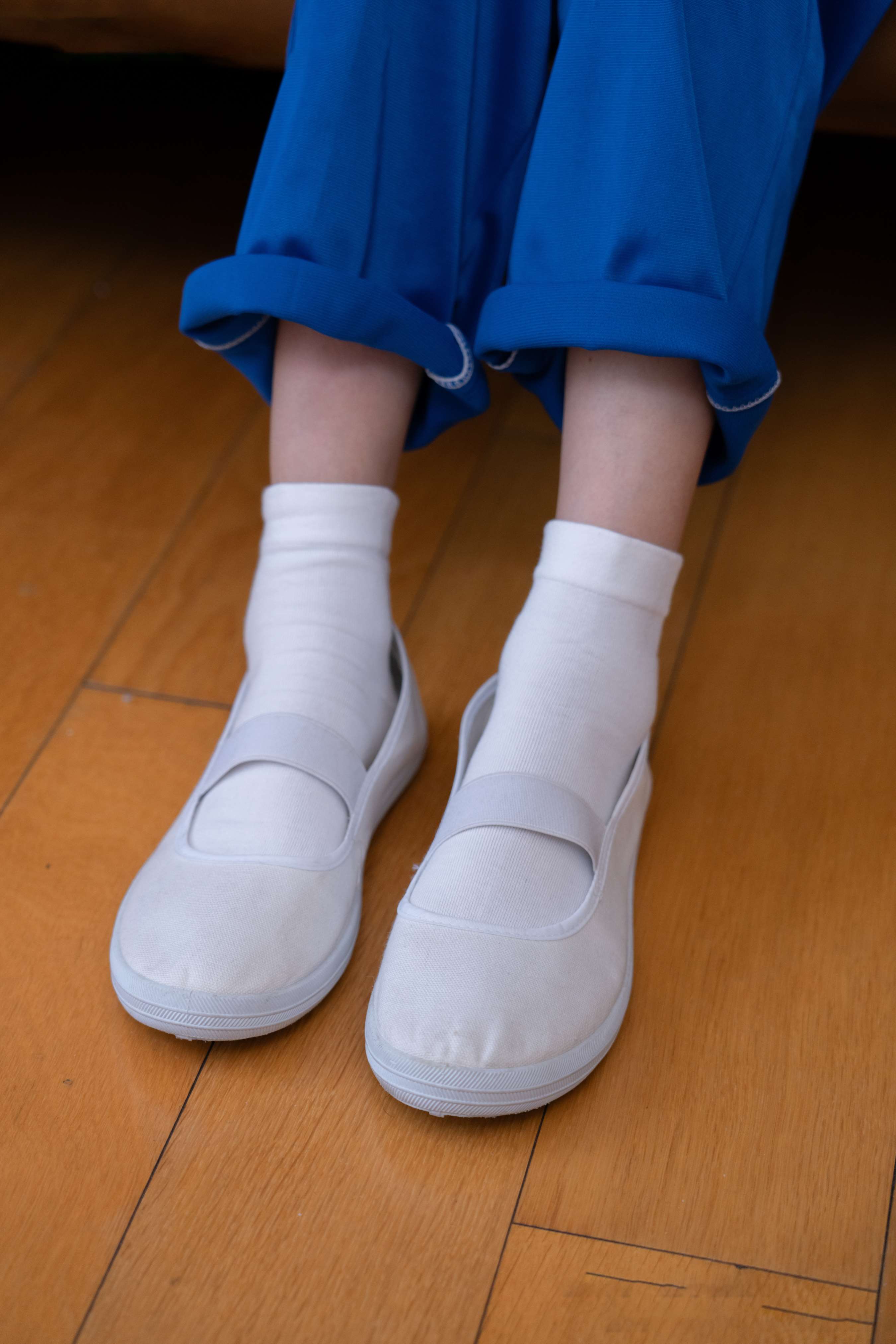 《澜澜-校服、白布鞋、板鞋、白棉袜、短肉丝、裸足》作品图