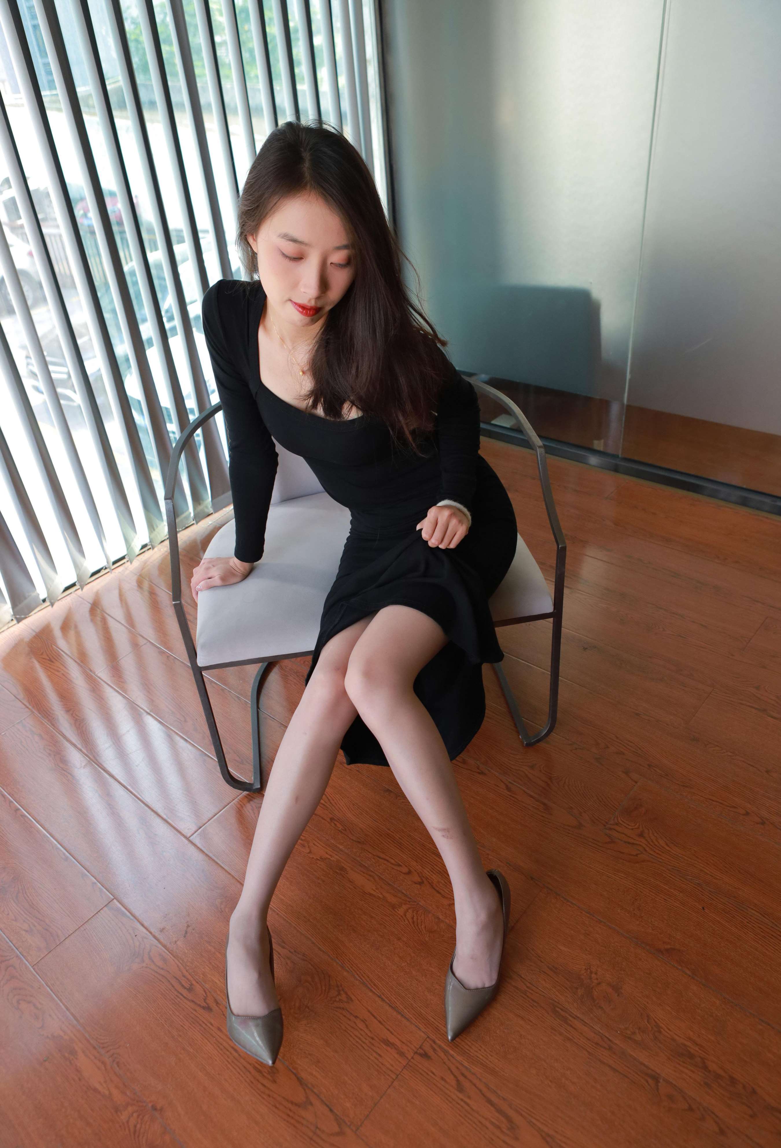 《小九-包臀黑裙》作品图