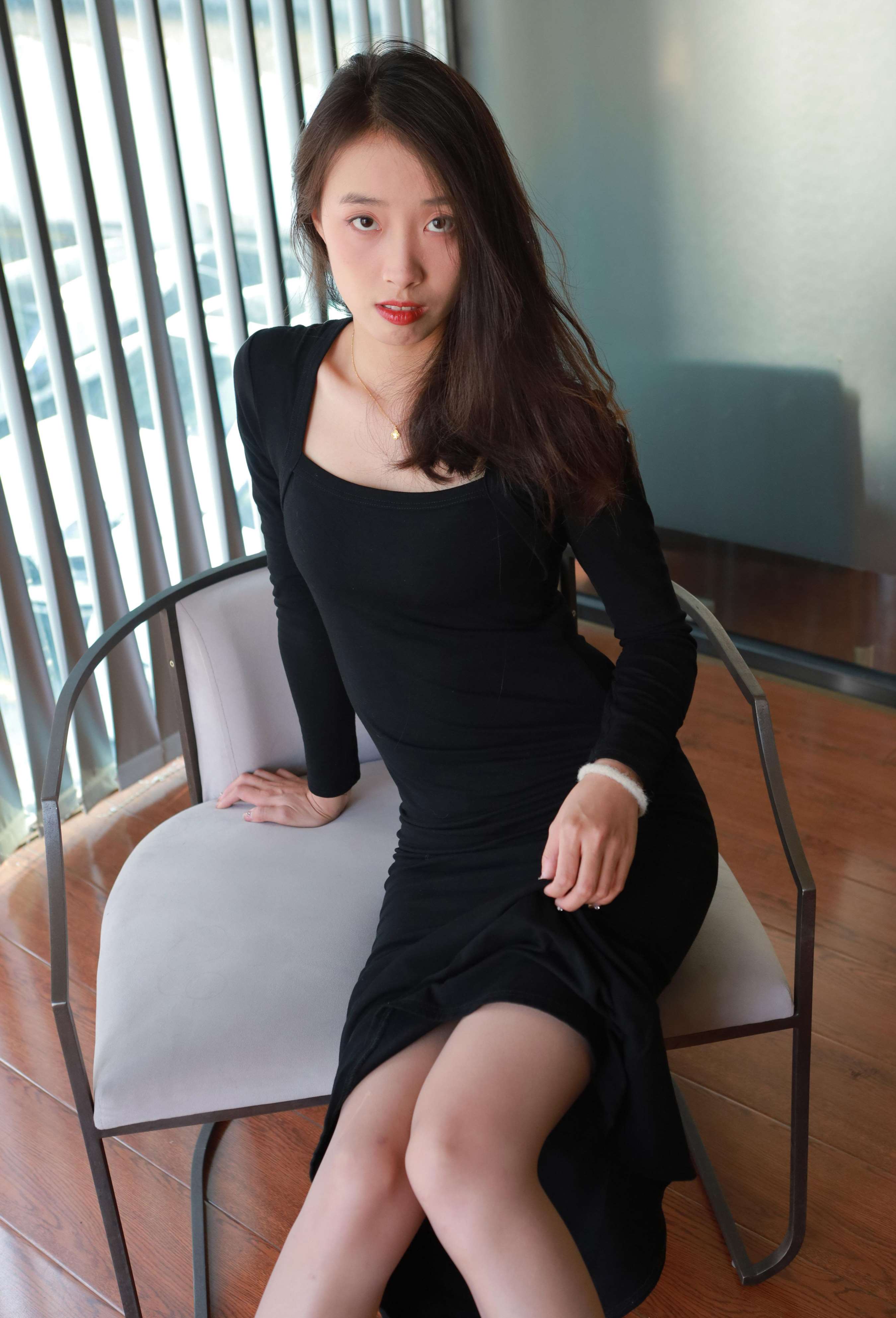 《小九-包臀黑裙》作品图