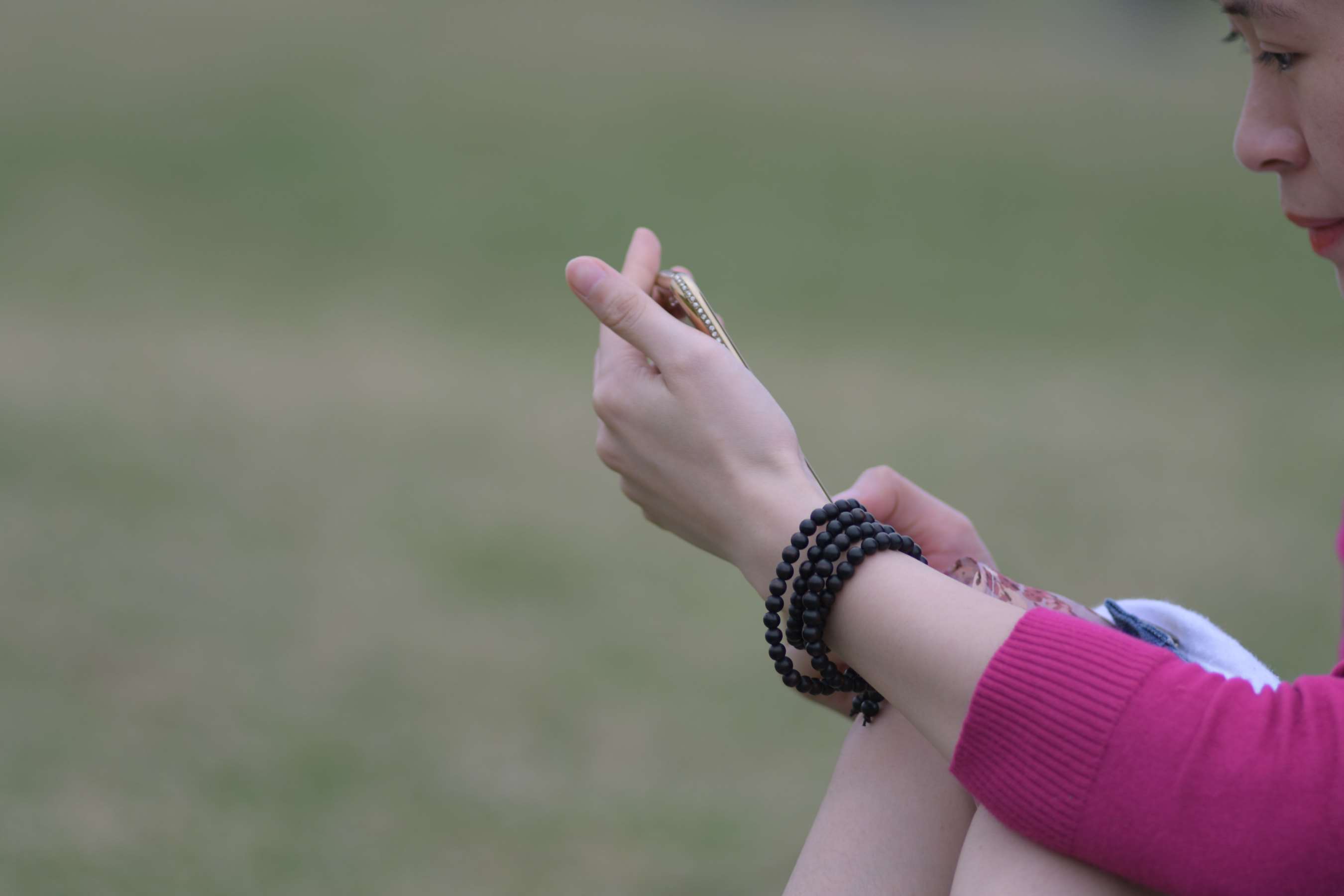 《超级漂亮的年轻美女,她那双极度勾魂白皙如玉的玉足》作品图