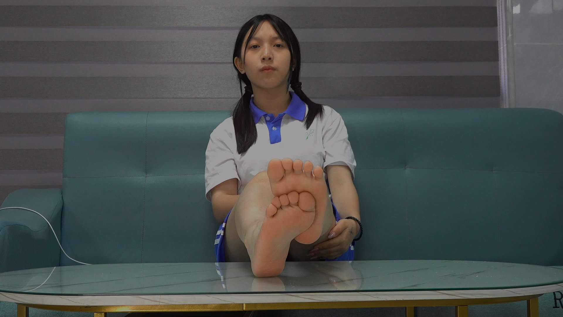 《[视频]清纯女学生萌萌圆圆的小脚丫子》作品图