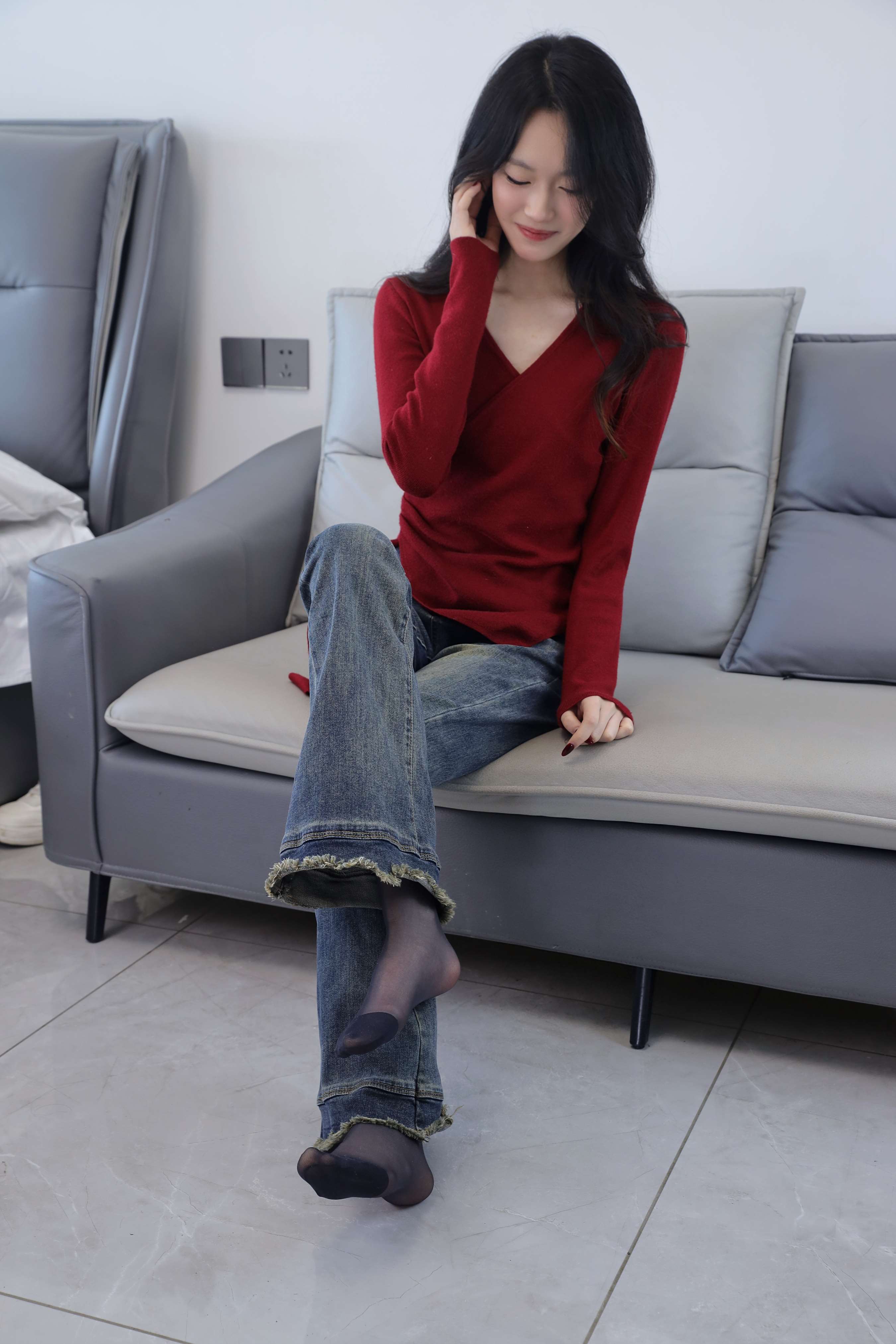 《小艺牛仔裤、黑丝、嫩足》作品图