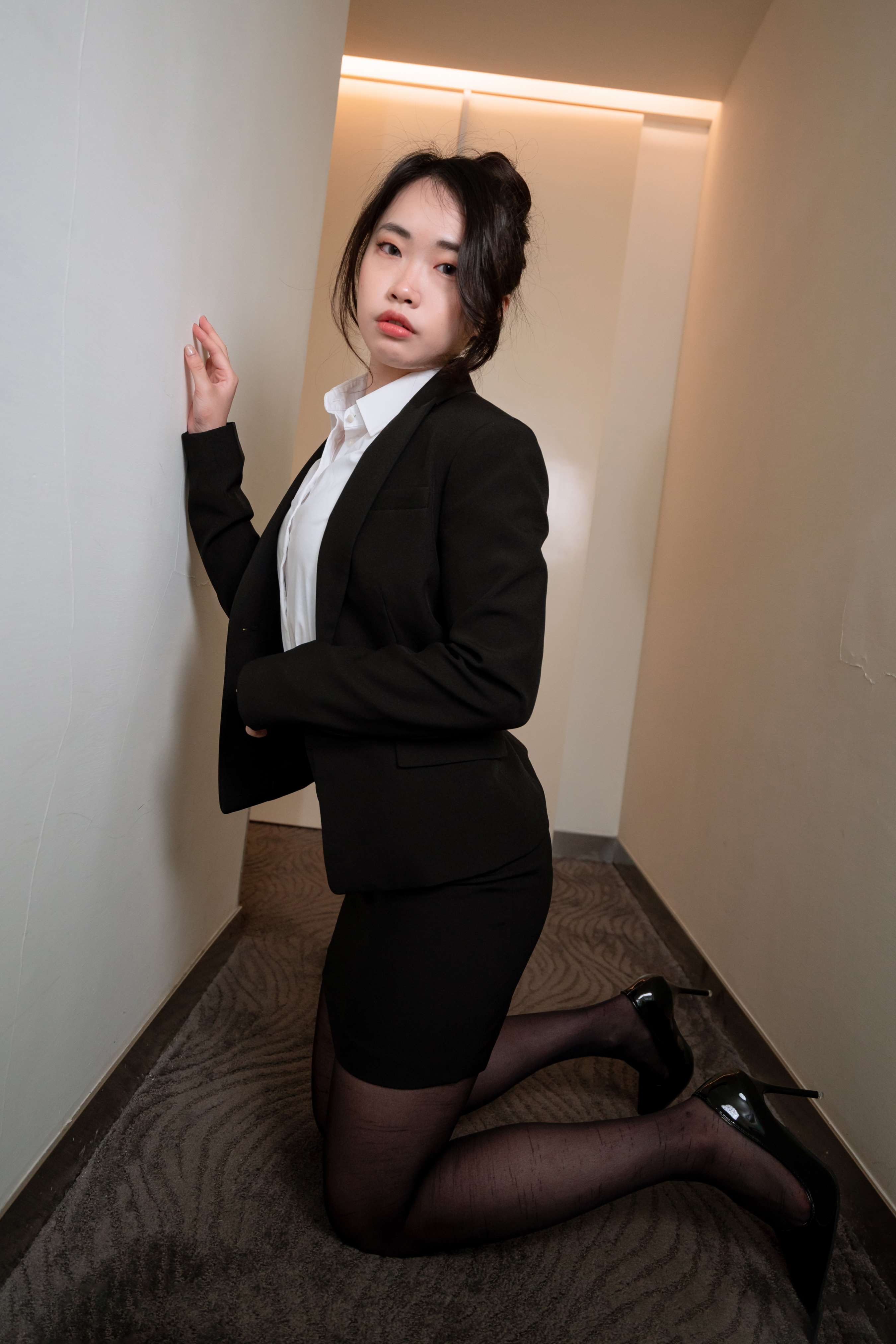 《晴晴 性感OL+球衣女孩+居家風 三重享受一次滿足》作品图