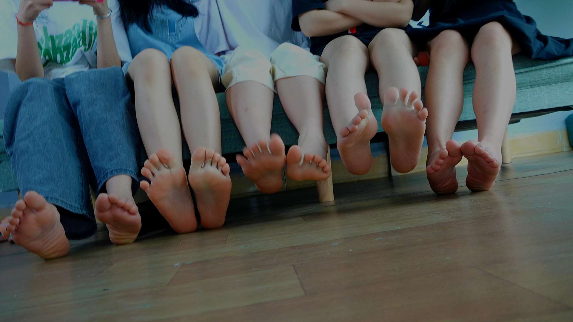 《[视频]五位美女互量尺码》作品图