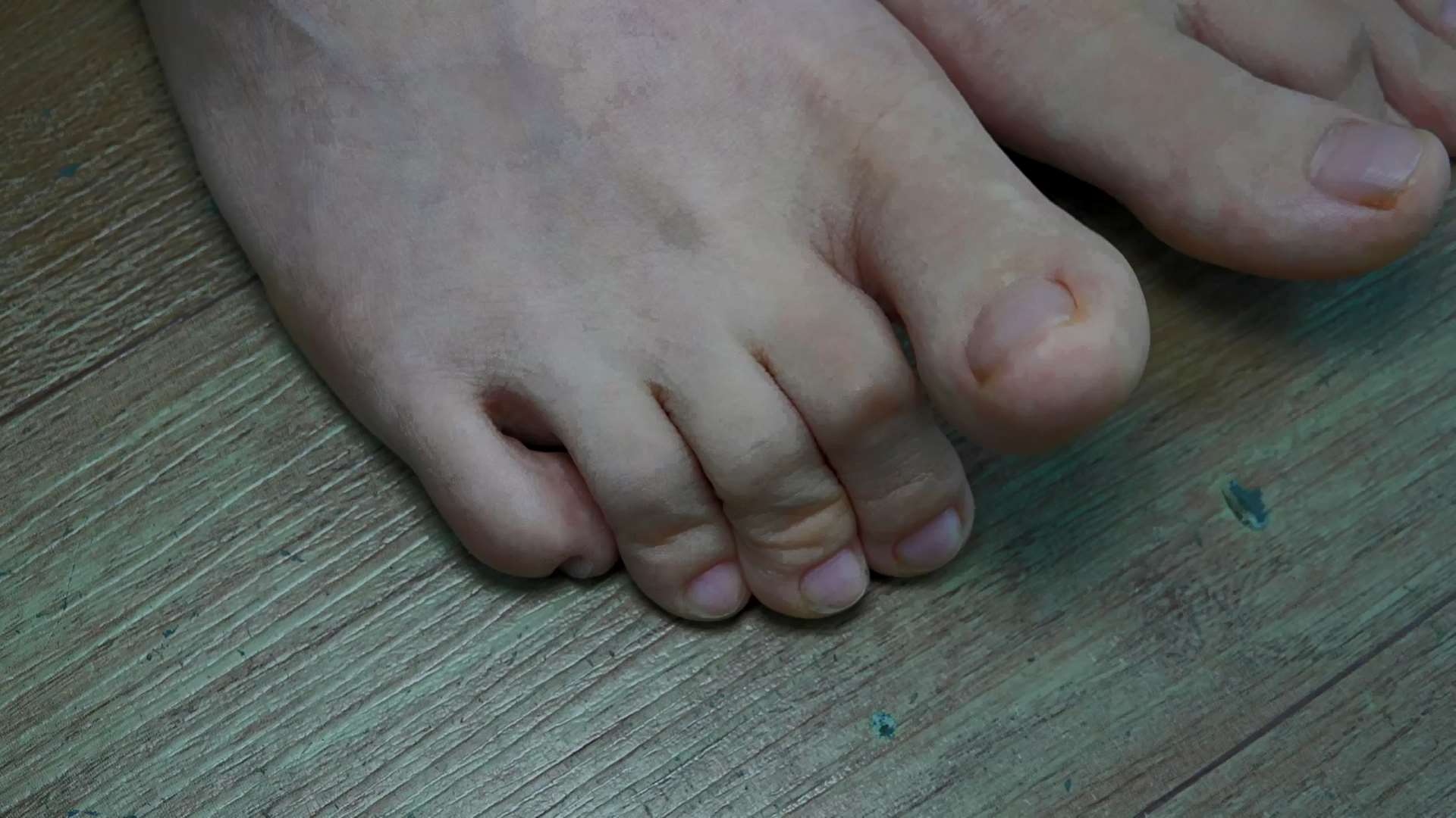 《[视频]芳芳脱帆布鞋展嫩足》作品图