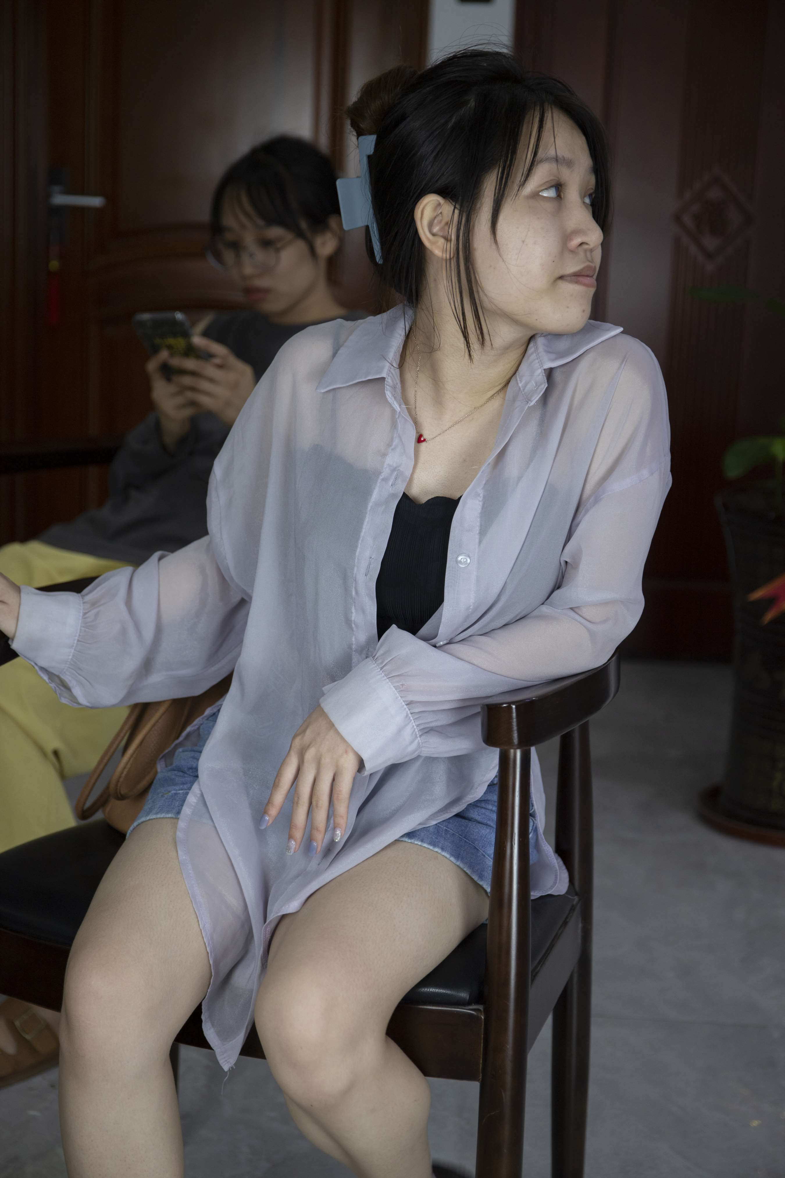 《小爱试镜全过程，测量美脚》作品图