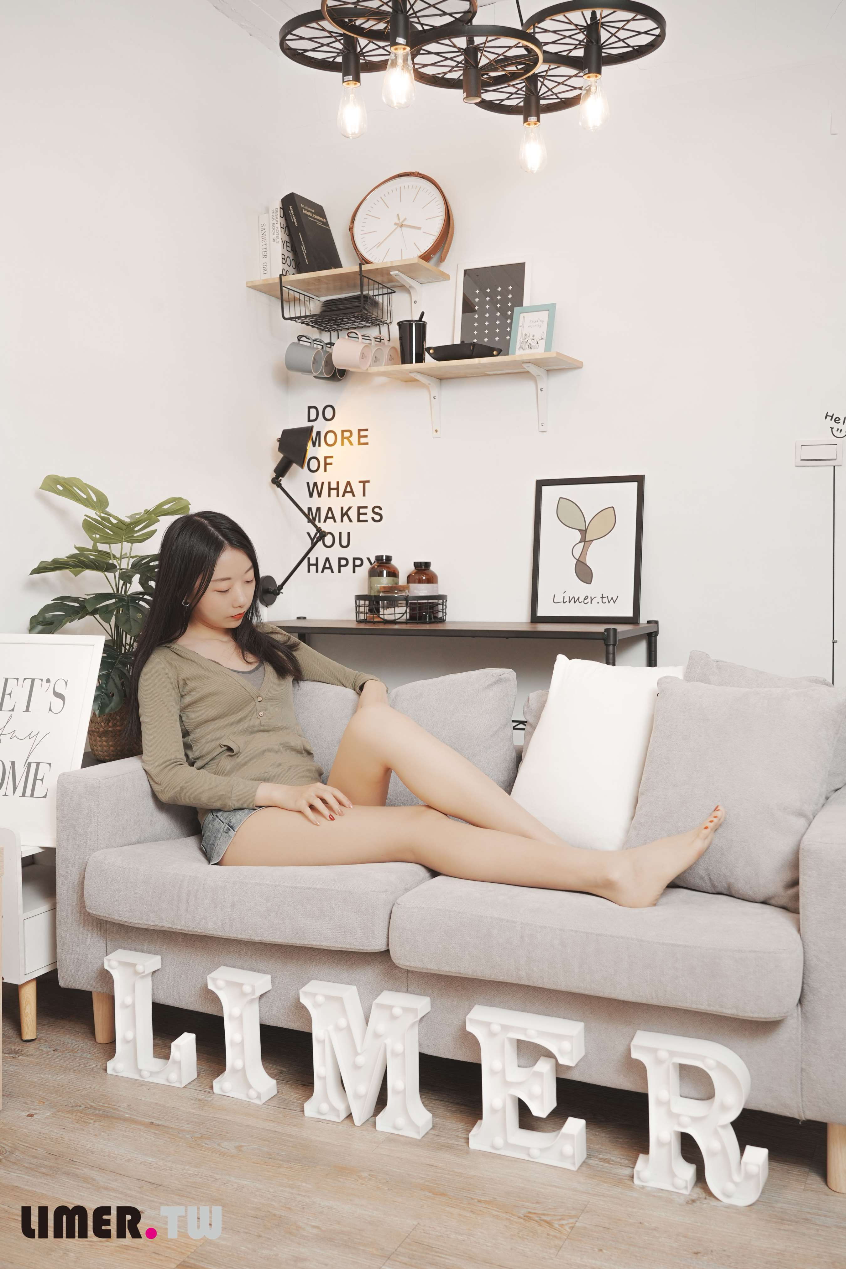 《[寄卖]Syuan-是ㄒㄩㄢˊ-黑絲-高跟＆裸足乳液保養》作品图